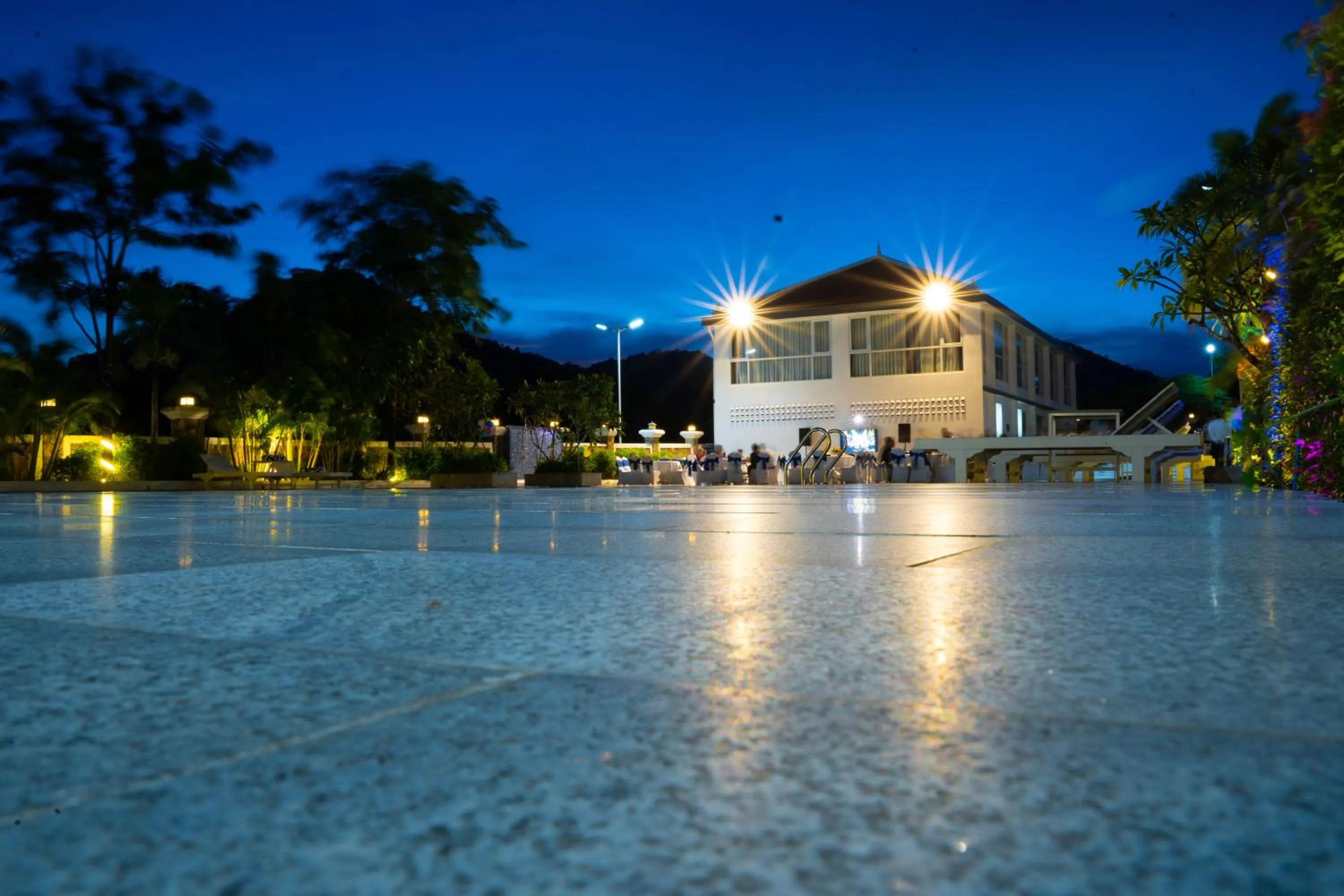 Swimming pool in Sangkahak Mith Hotel