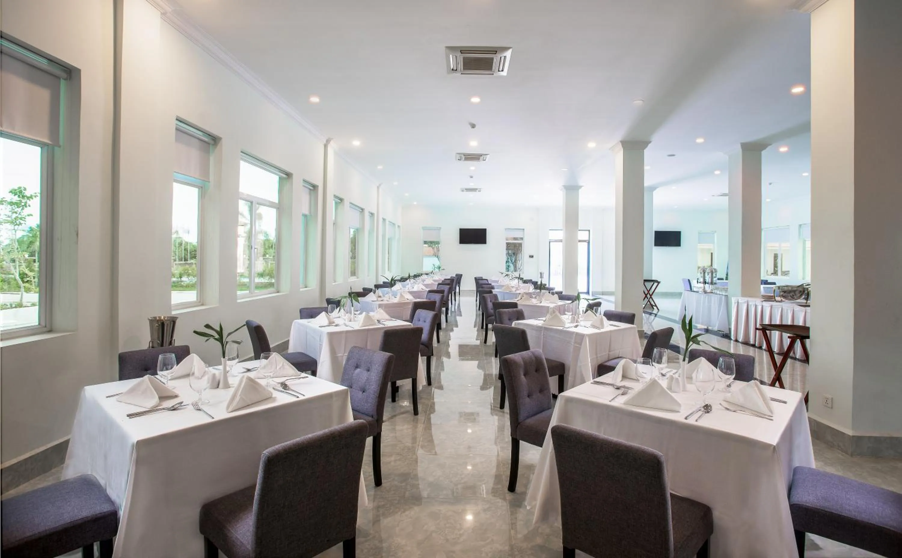 Restaurant/places to eat in Sangkahak Mith Hotel