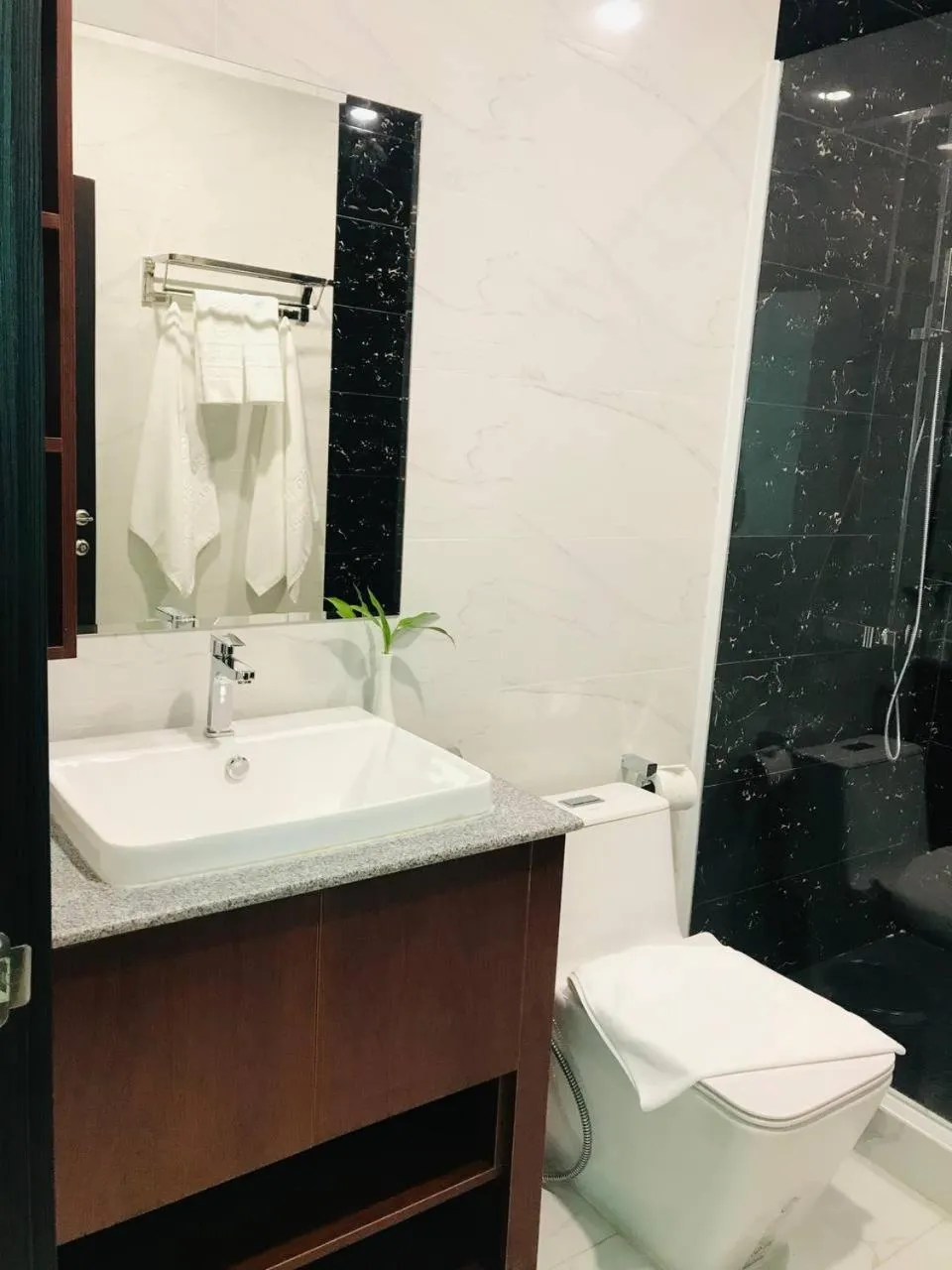 Toilet in Sangkahak Mith Hotel