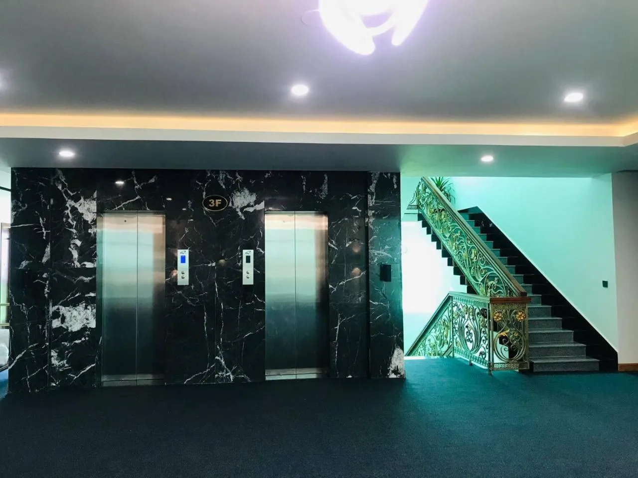 elevator in Sangkahak Mith Hotel