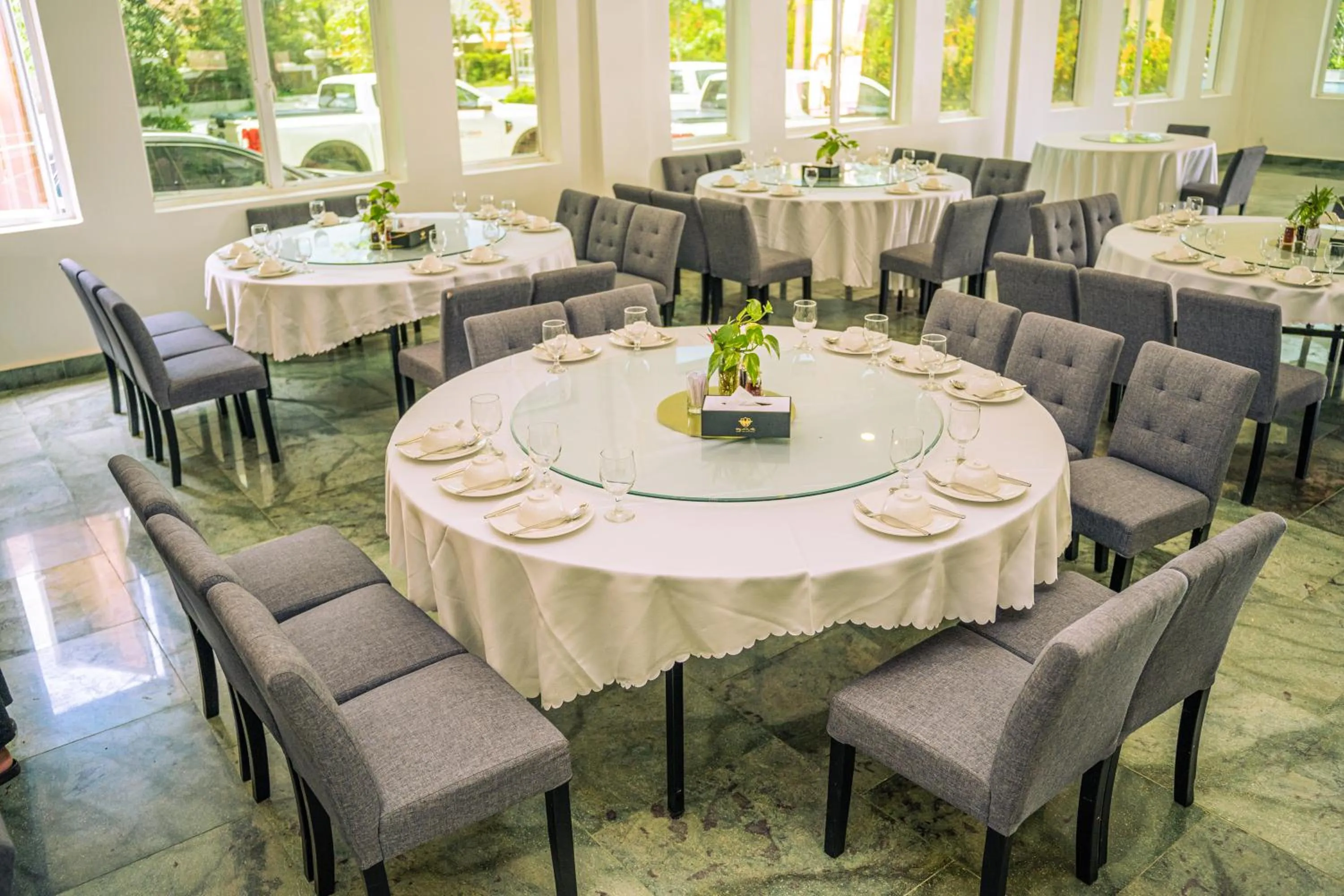 Restaurant/places to eat in Sangkahak Mith Hotel