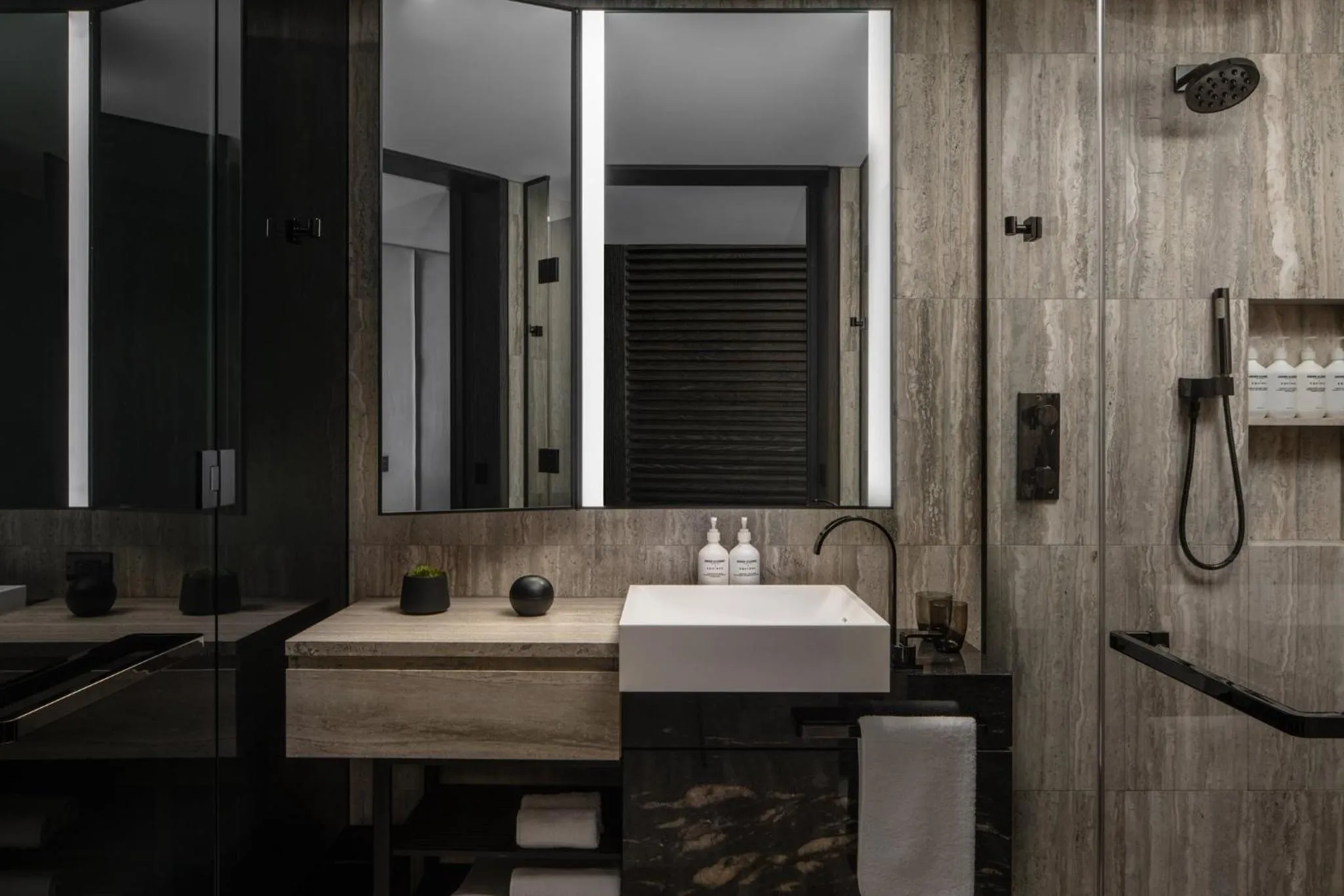 Facade/entrance in Equinox Hotel New York