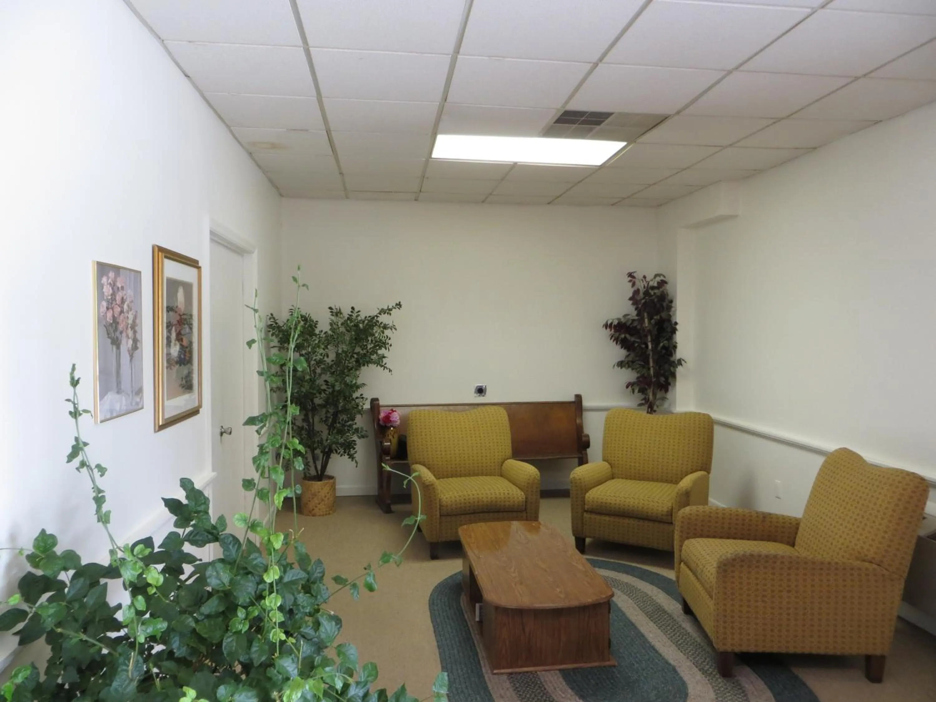 Seating area in Foster Inn Monticello