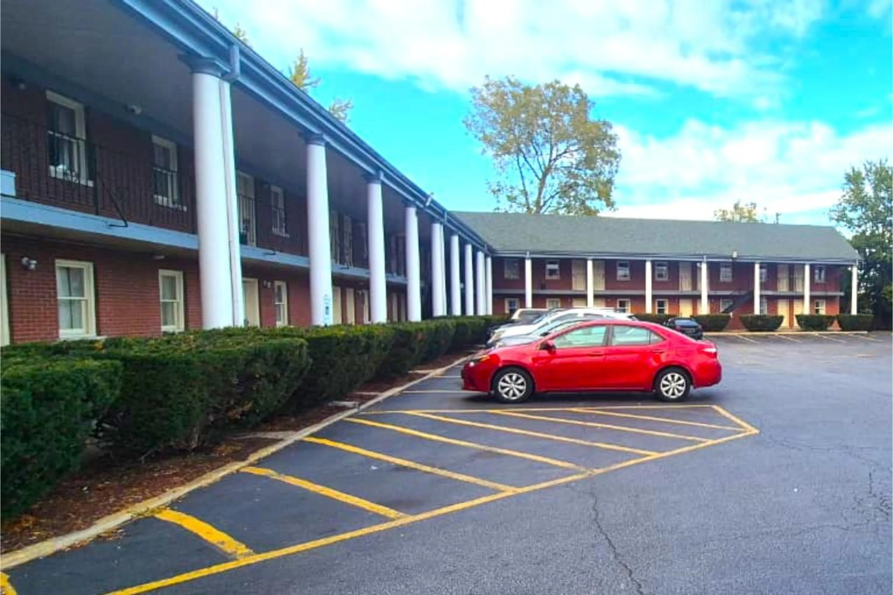 Parking in Capital O Elite Inn & Suites South Holland I 94