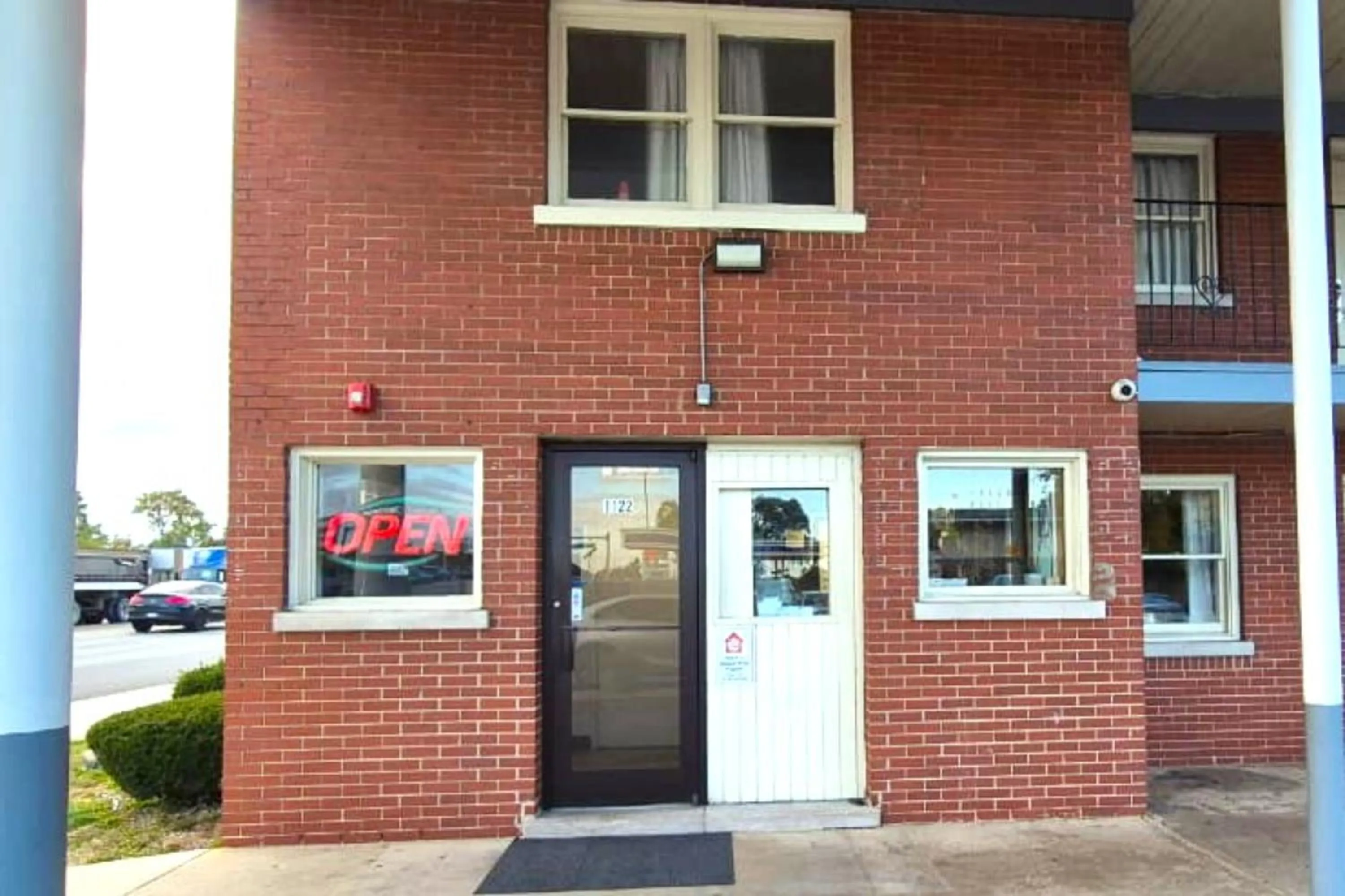 Facade/entrance in Capital O Elite Inn & Suites South Holland I 94