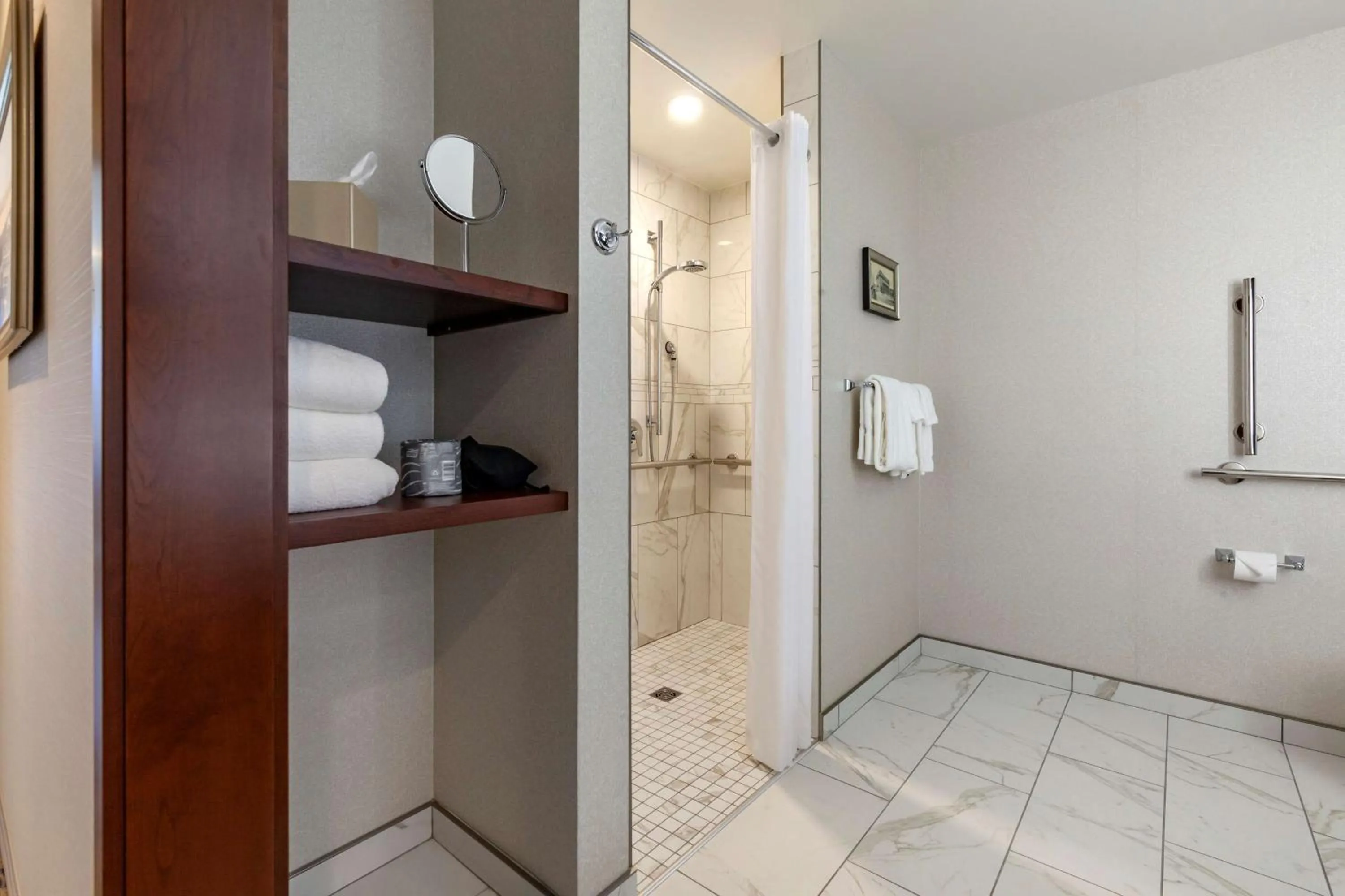 Shower in Best Western Premier Park Hotel