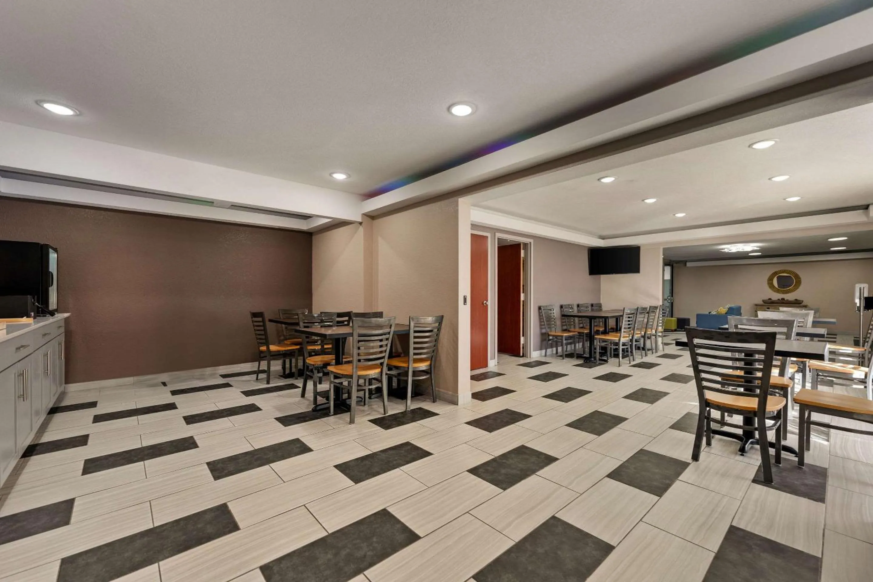 Breakfast in Econo Lodge Rockford Casino Area