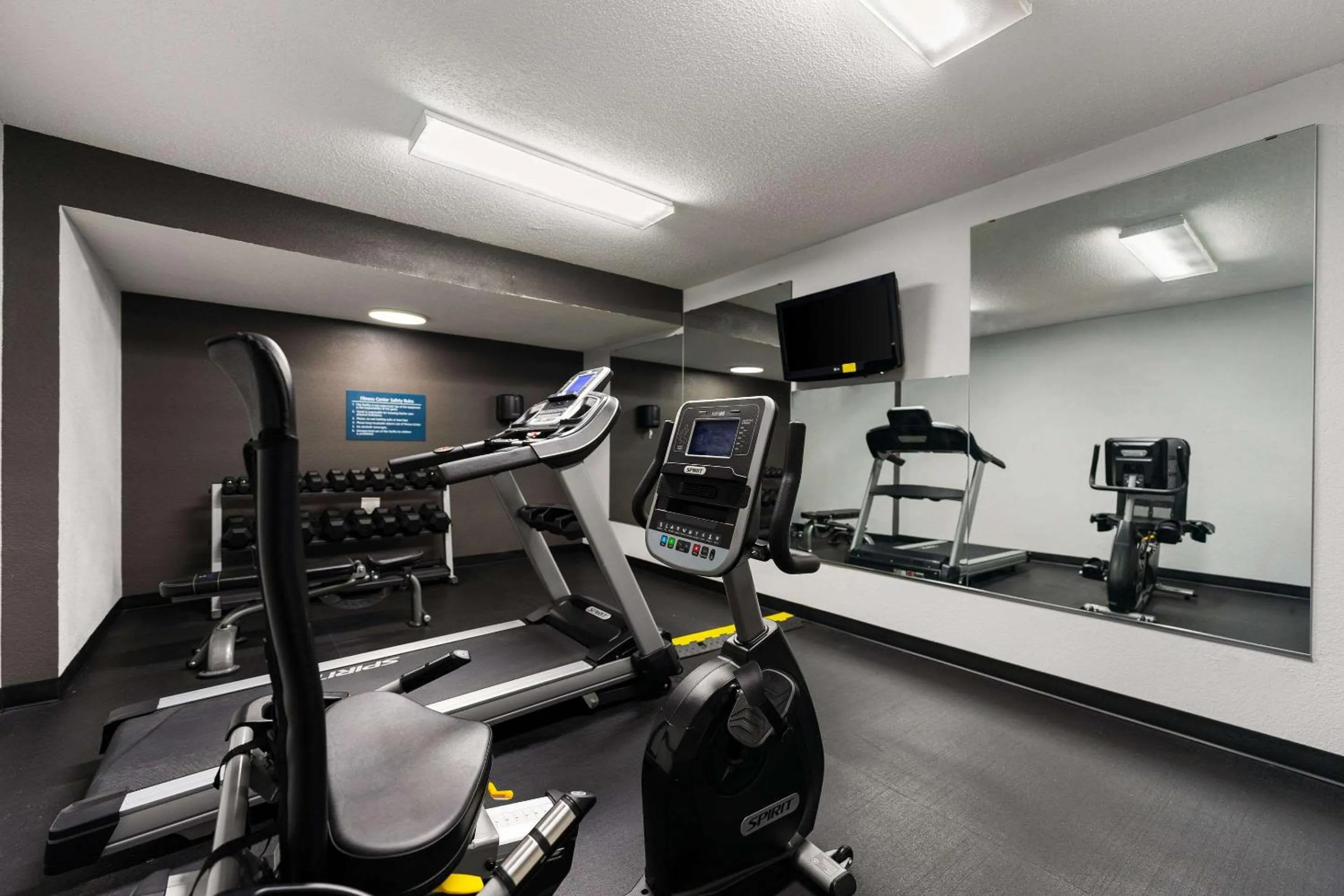 Fitness centre/facilities in Econo Lodge Rockford Casino Area