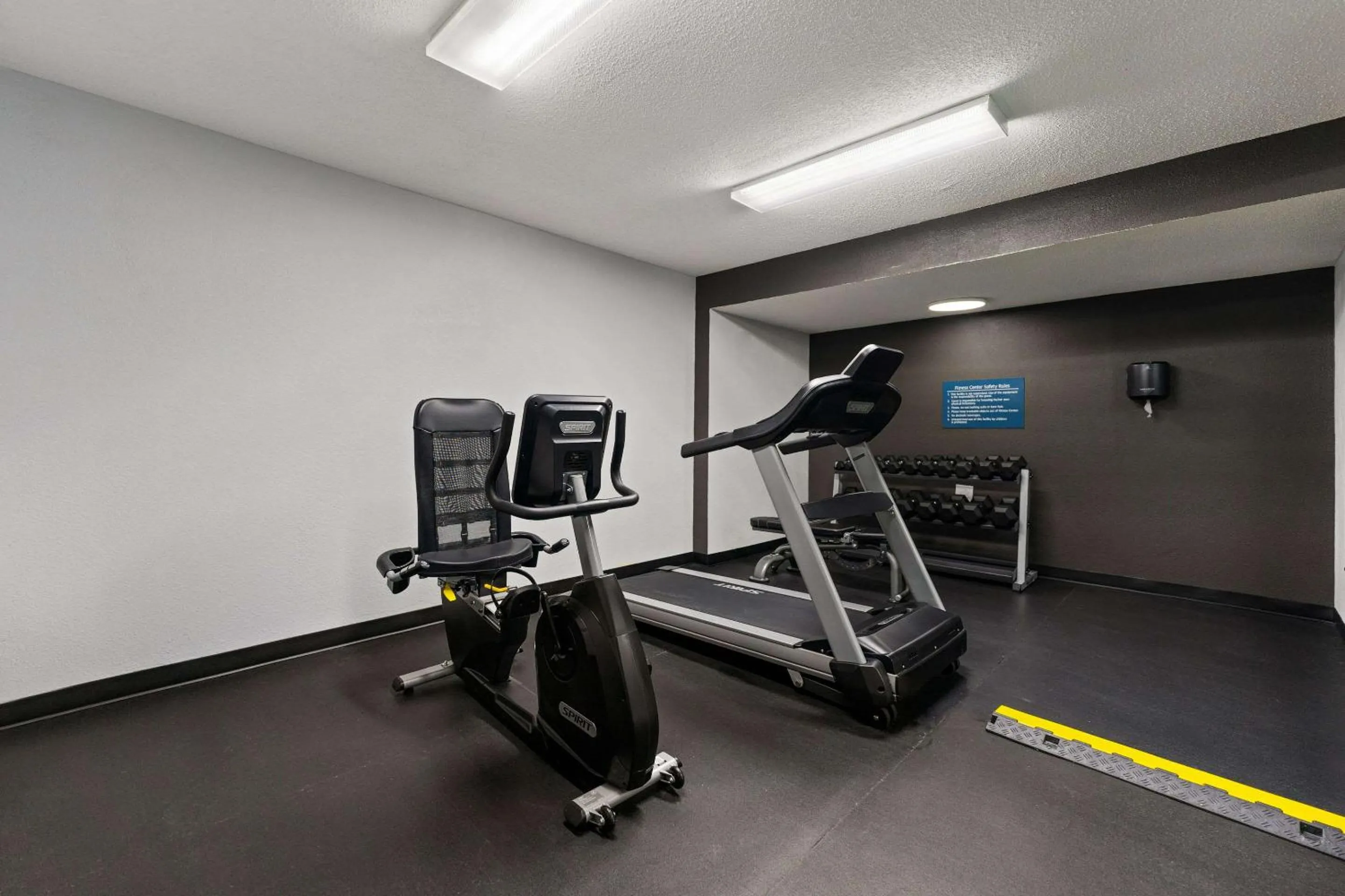 Fitness centre/facilities in Econo Lodge Rockford Casino Area