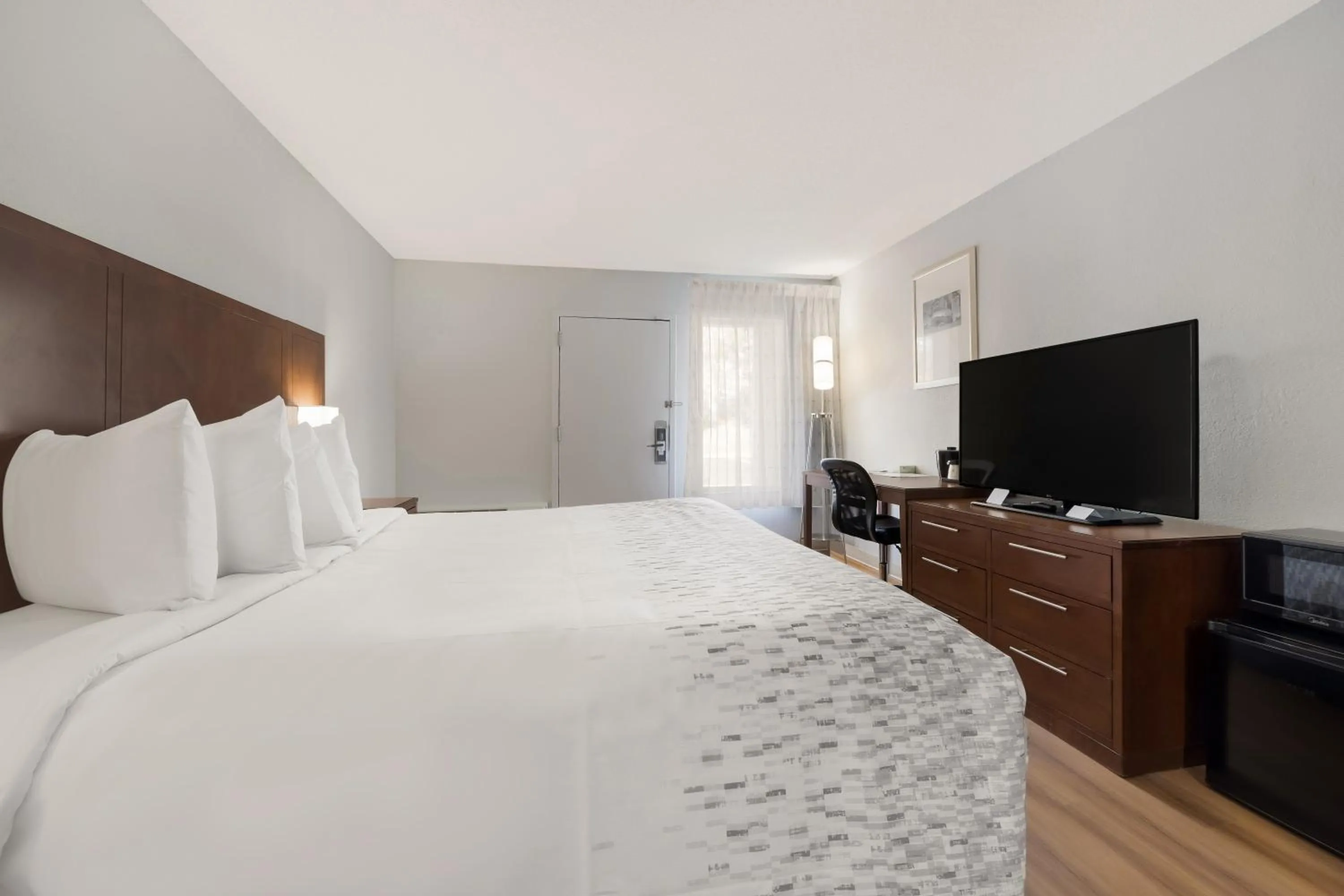 Bedroom, Bed in Econo Lodge Rockford Casino Area