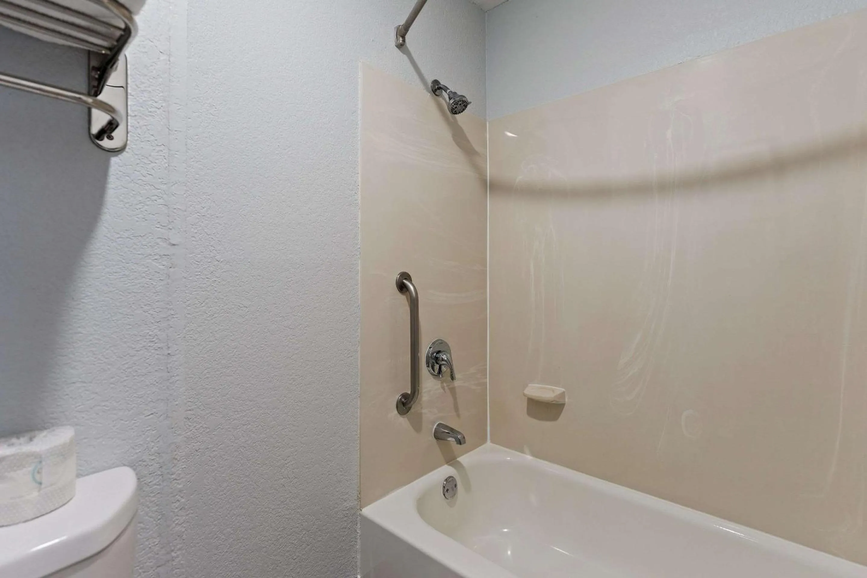 Bedroom in Econo Lodge Rockford Casino Area