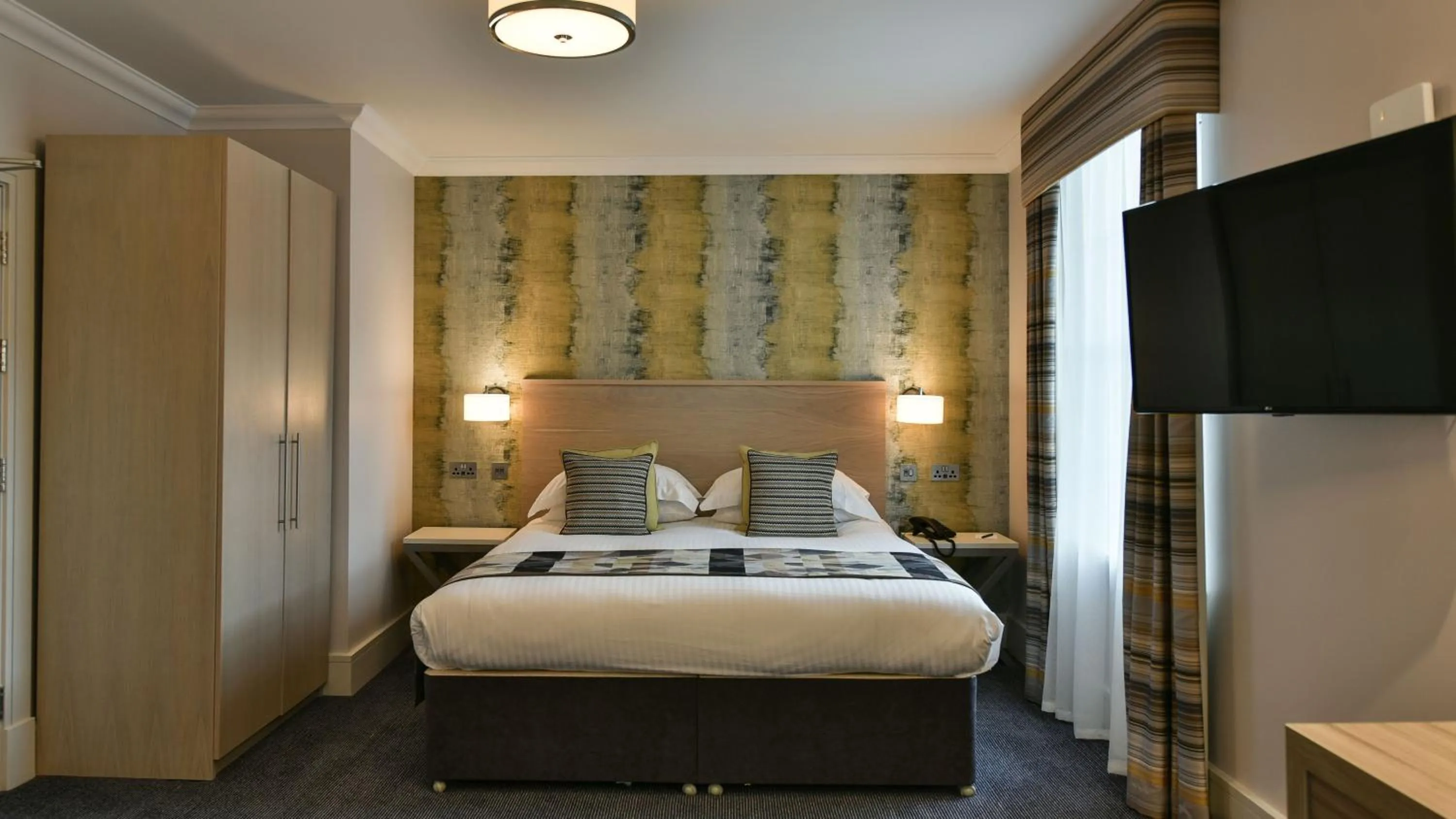 Bed in The Seafield Arms-Cullen