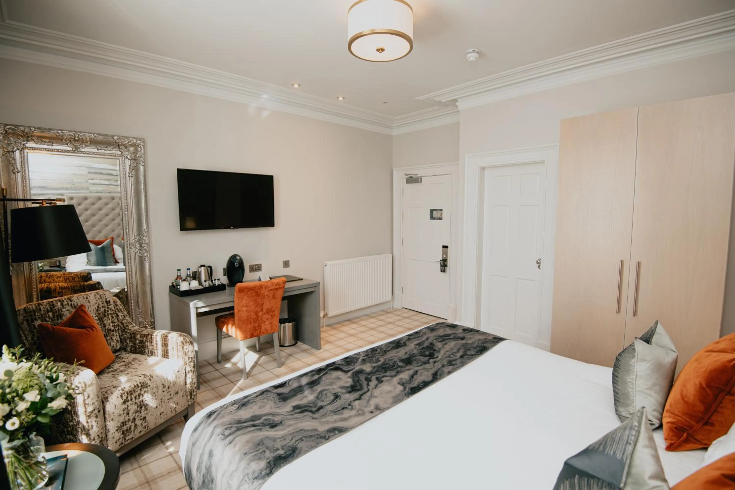 Bedroom, Bed in The Seafield Arms-Cullen