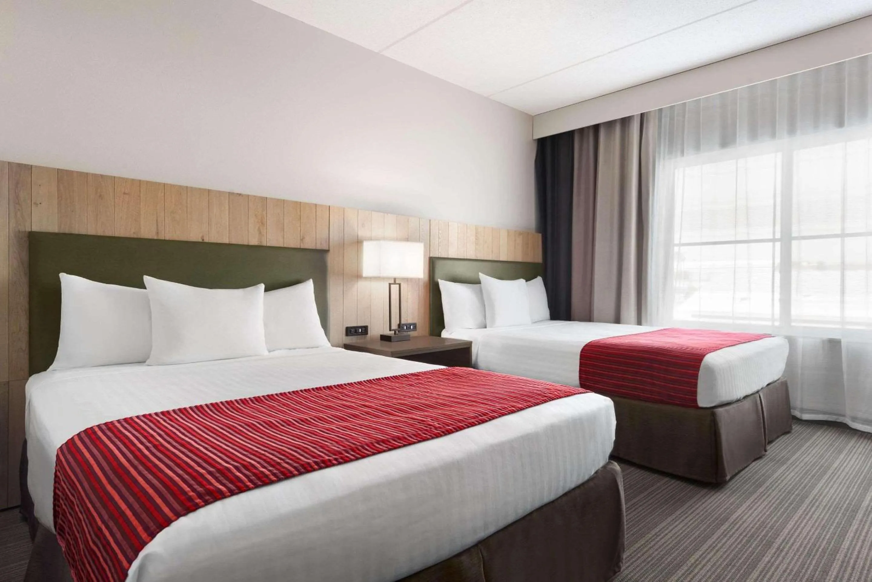 Bedroom, Bed in Country Inn & Suites by Radisson, Duluth North, MN