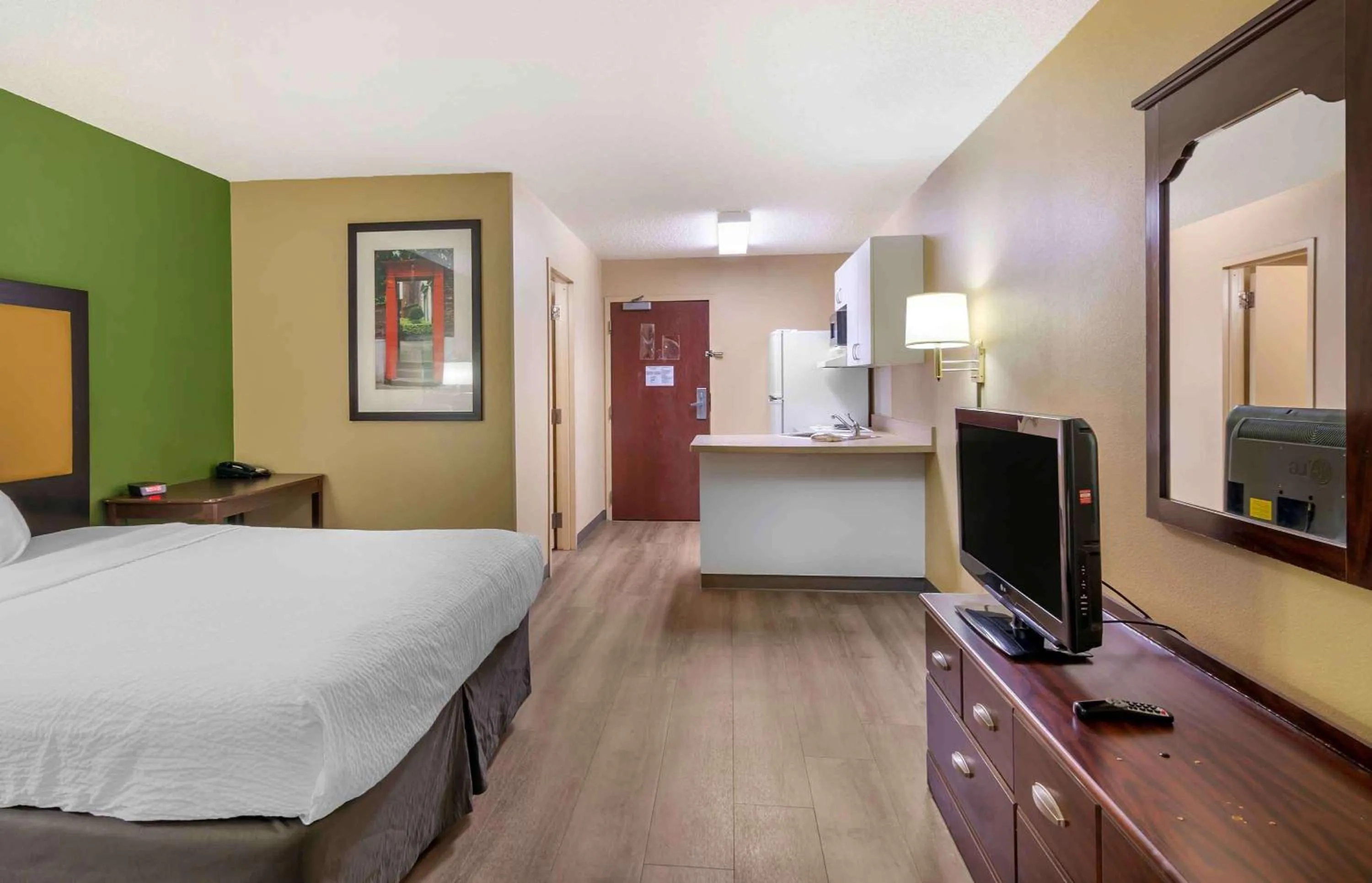 Bedroom, Bed in Extended Stay America Suites - Kansas City - South