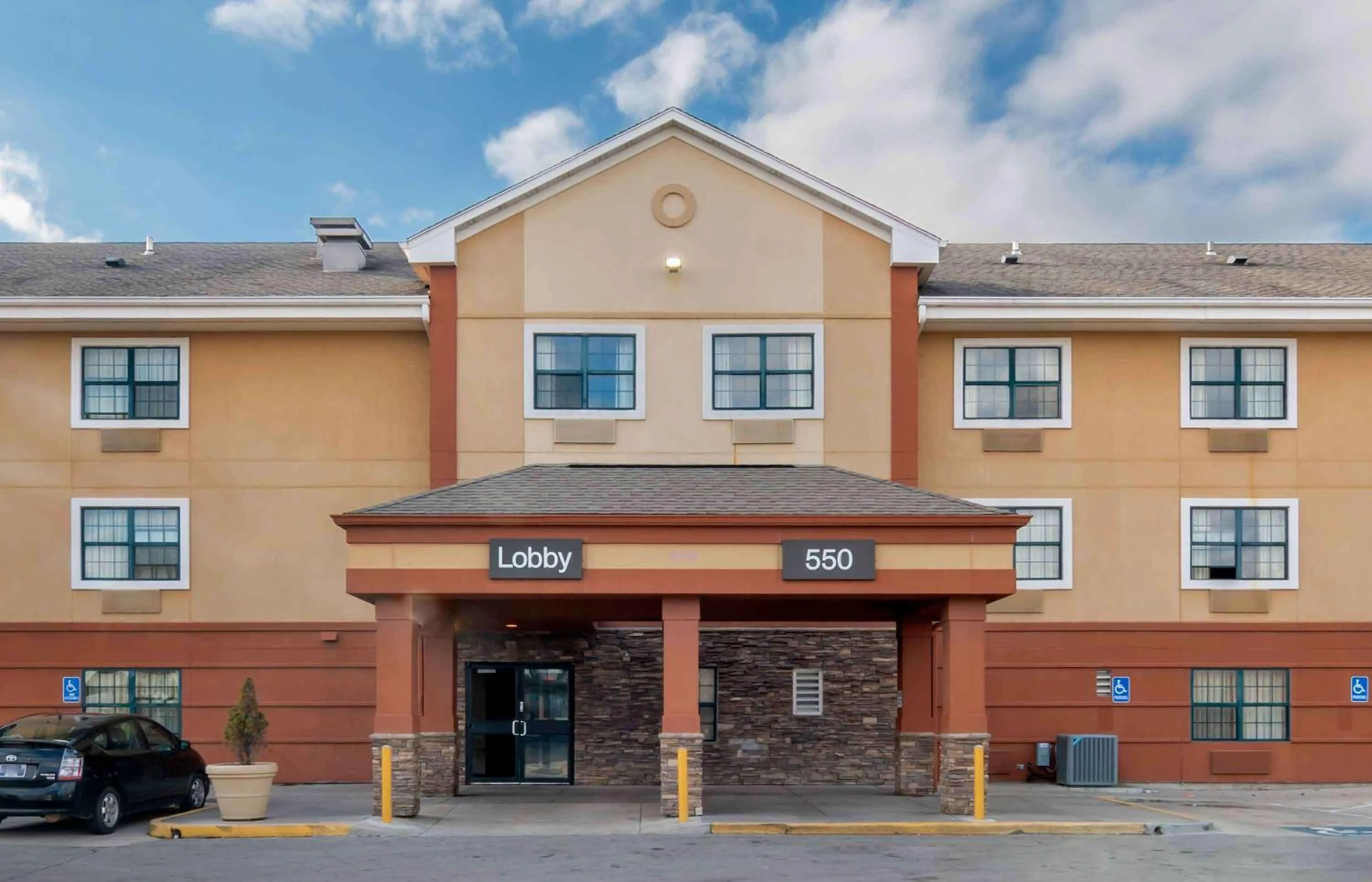 Property building in Extended Stay America Suites - Kansas City - South