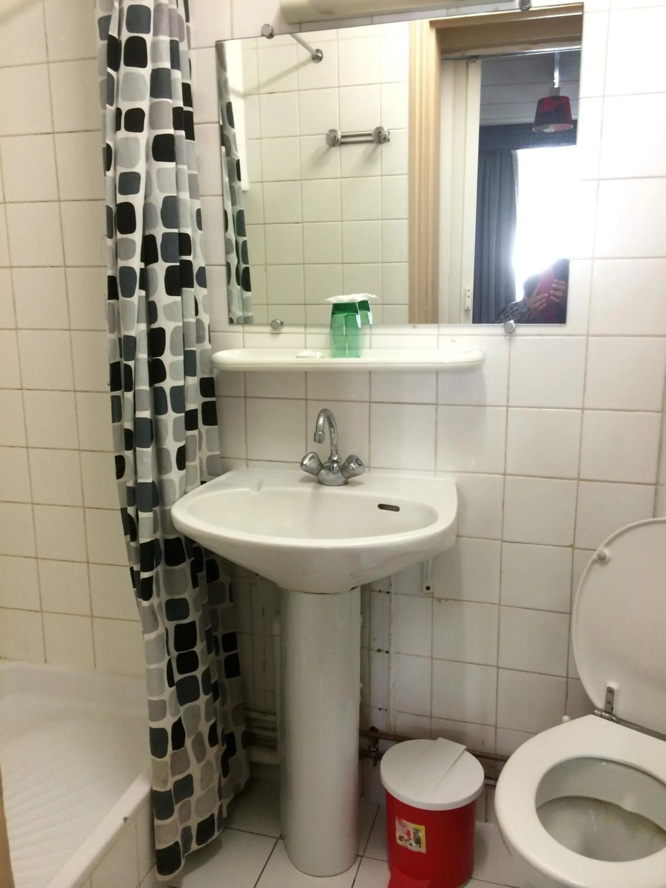 Bathroom in Hôtel Stanislas sans ascenseur