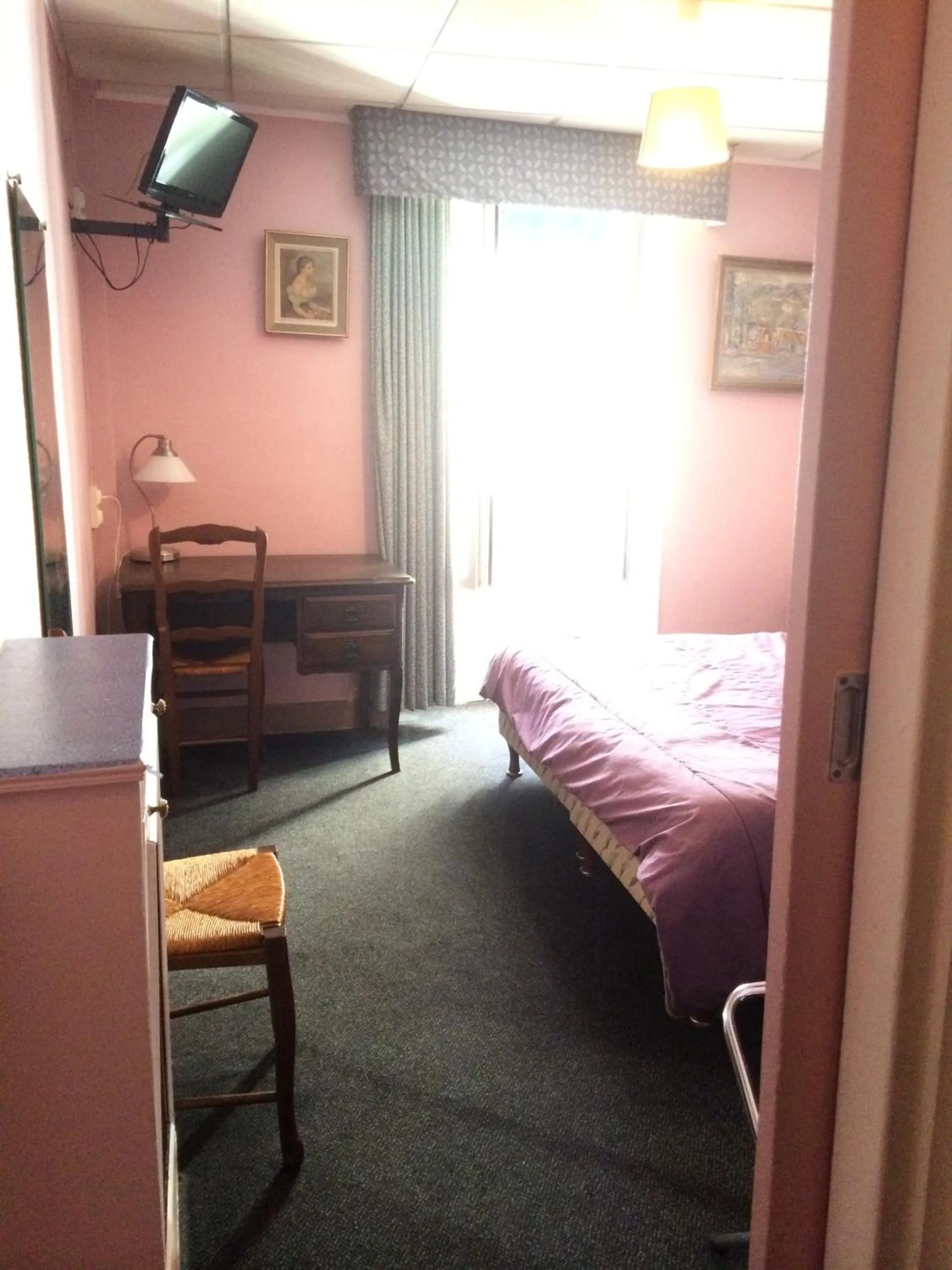 Bed in Hôtel Stanislas sans ascenseur