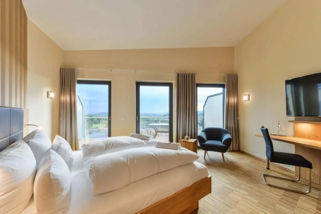 Bed in Hotel & Golfrestaurant Gut Wissmannshof