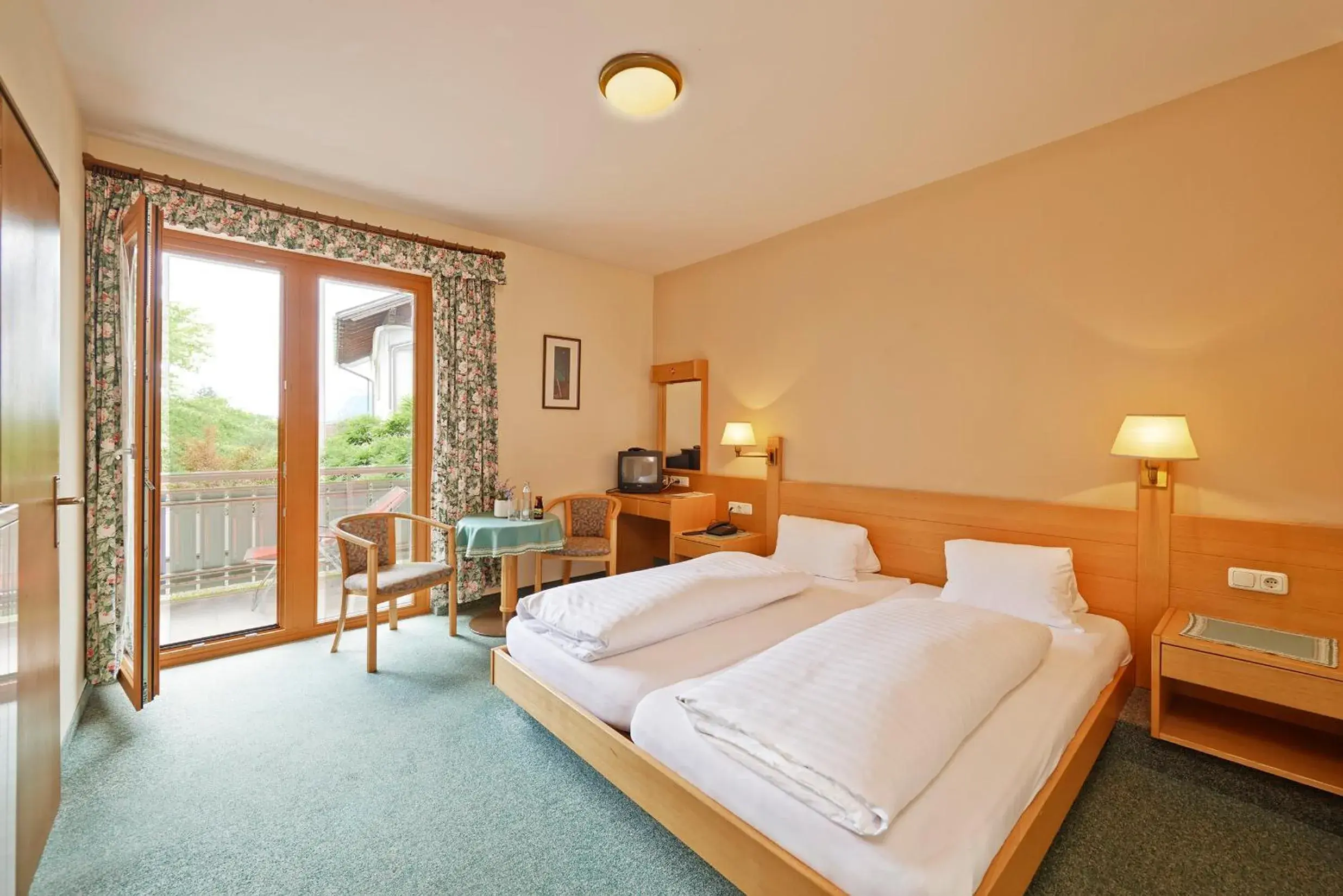 Economy Double Room in Finkensteiner Hof Economy Double Room in Finkensteiner Hof