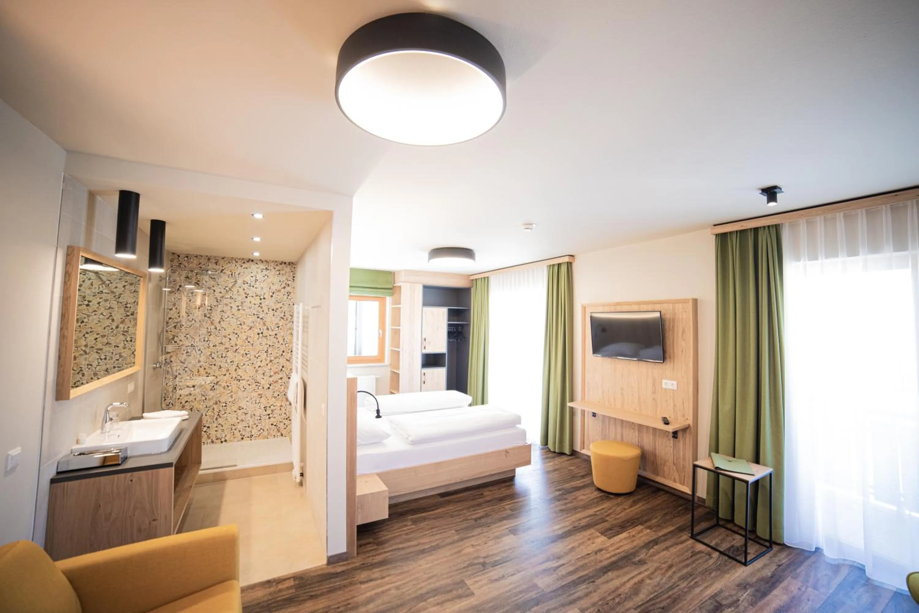 Bathroom, Bed in Finkensteiner Hof