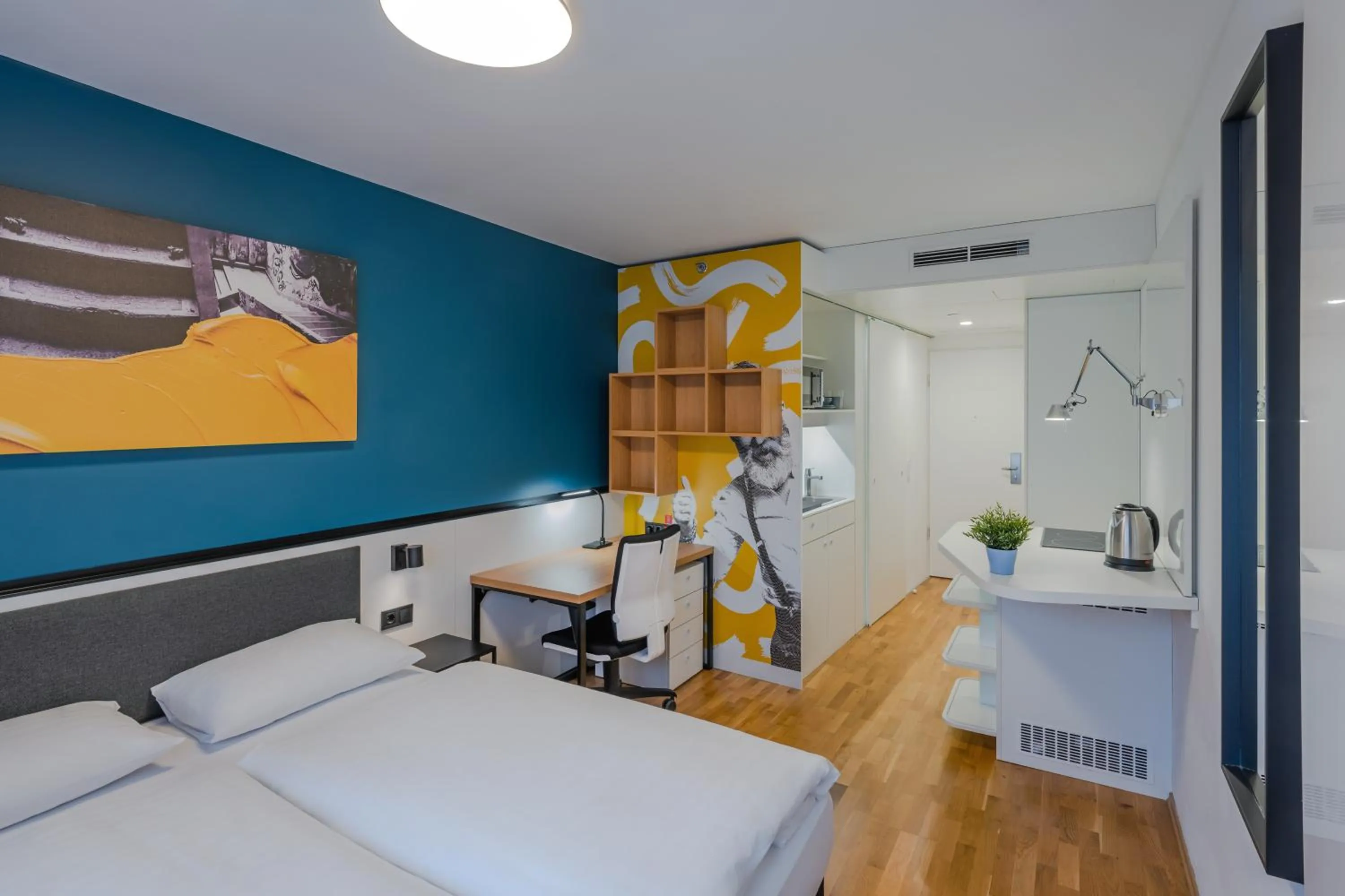 Photo of the whole room, Bed in Dean's Home Budapest