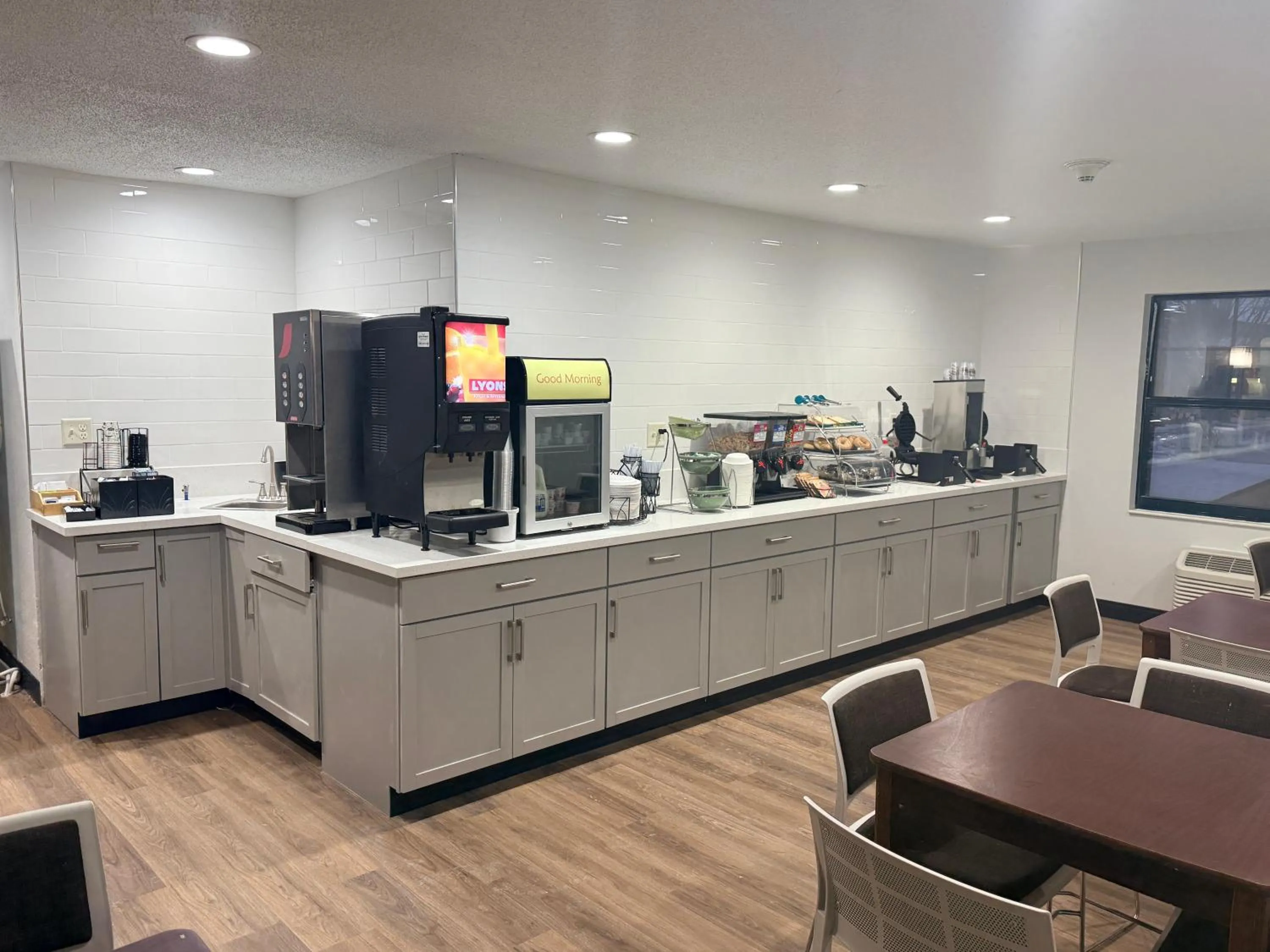 Breakfast in MainStay Suites Rochester South Mayo Clinic