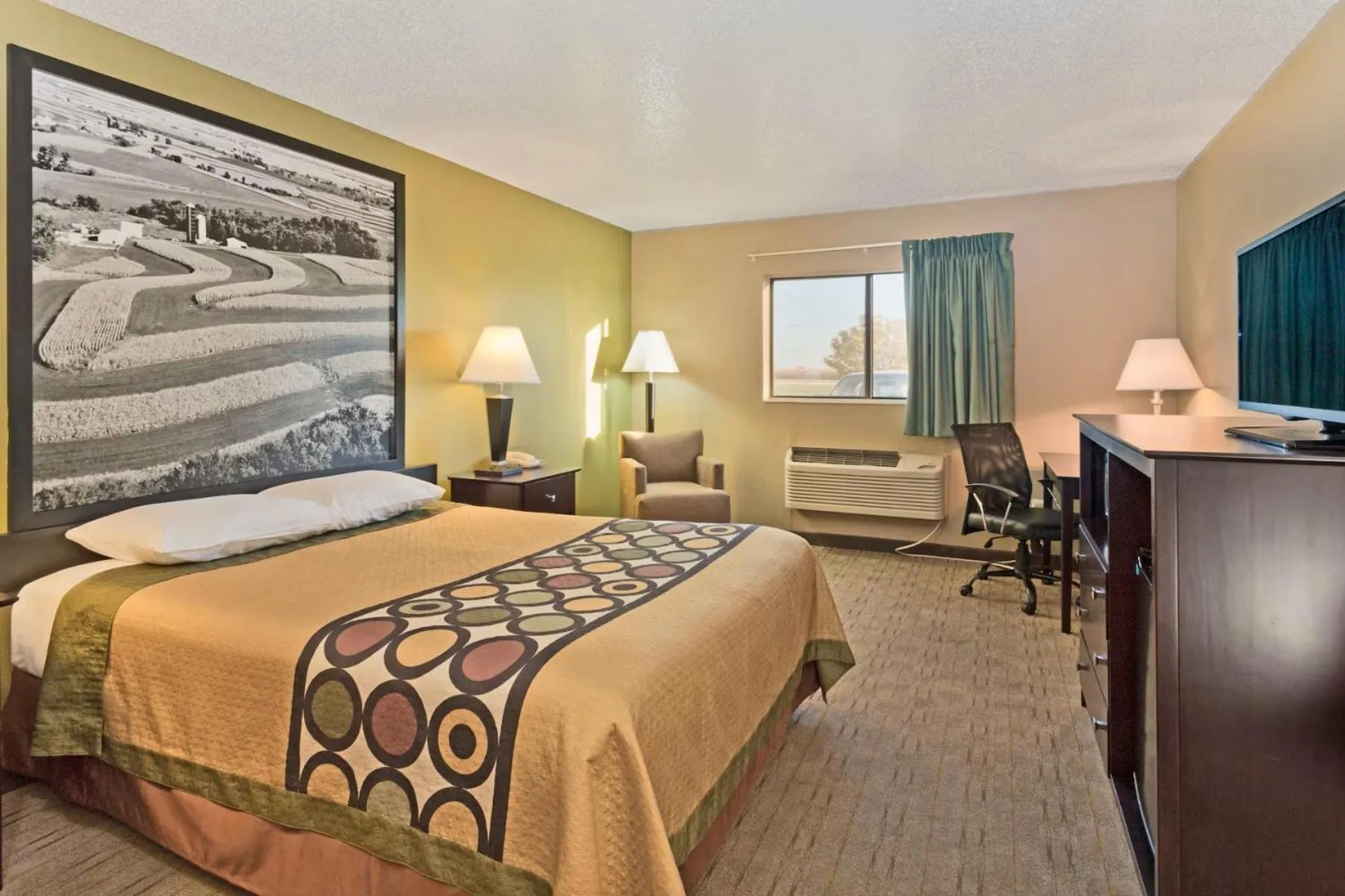 Bed in Super 8 by Wyndham Rochelle