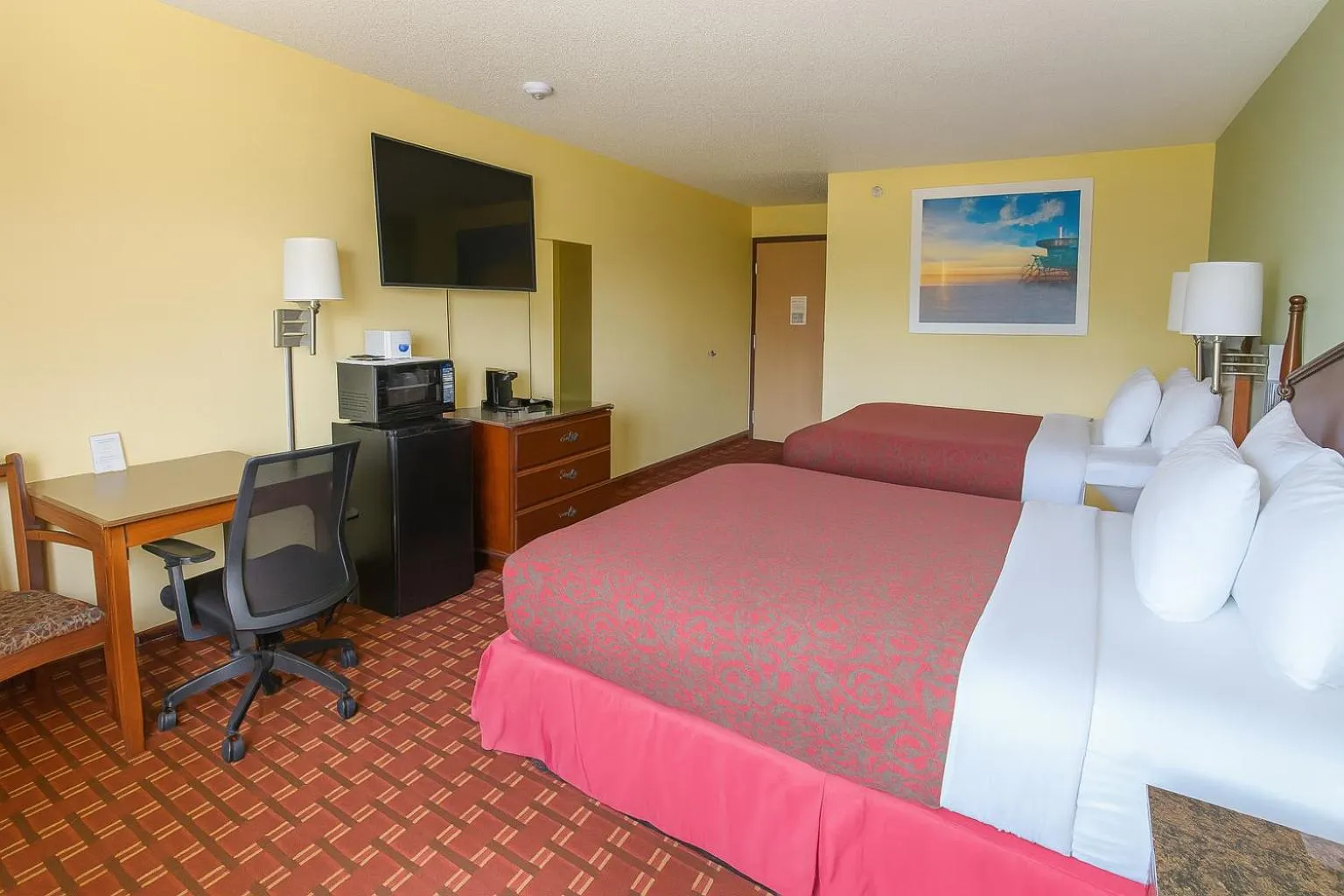 Photo of the whole room, Bed in Days Inn by Wyndham Morton
