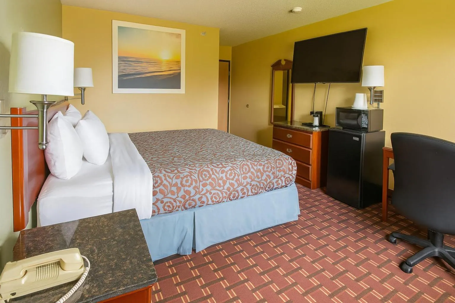 Living room, Bed in Days Inn by Wyndham Morton