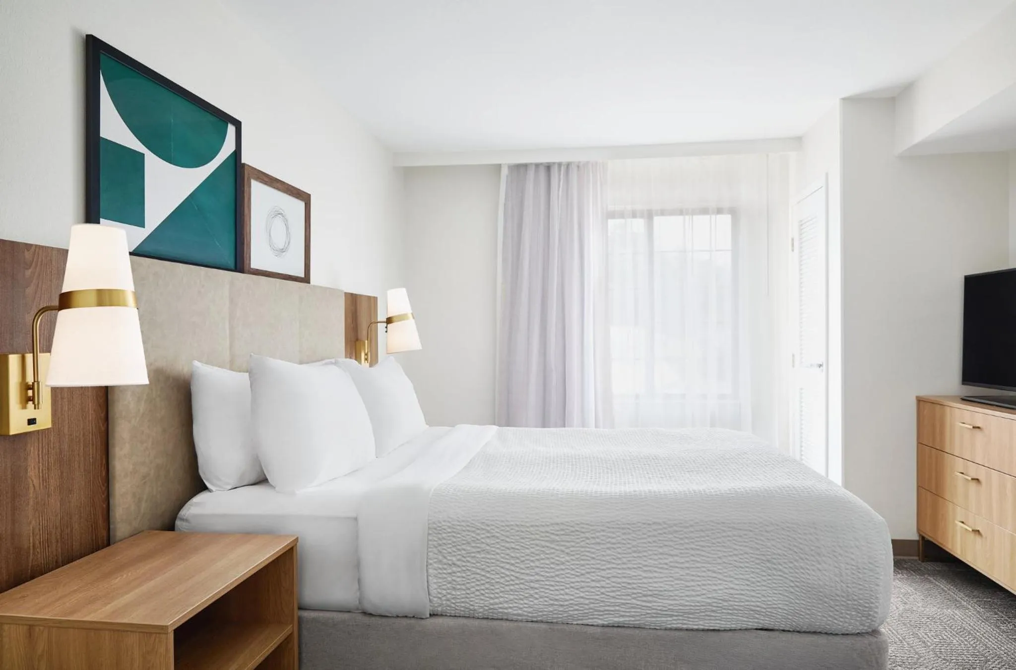 Photo of the whole room, Bed in Staybridge Suites Peoria Downtown by IHG