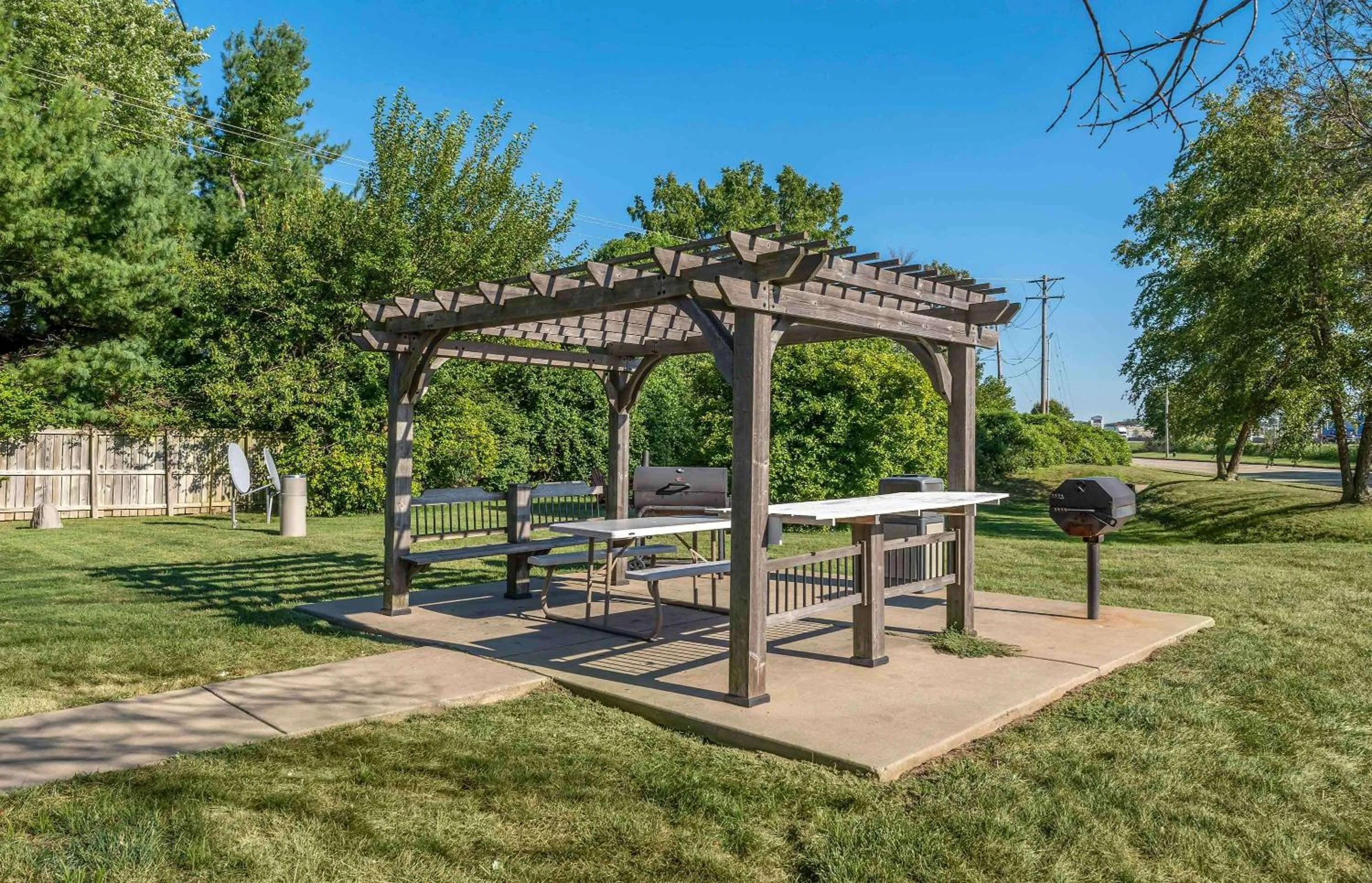 Property building in Extended Stay America Select Suites - St Louis - O' Fallon, IL