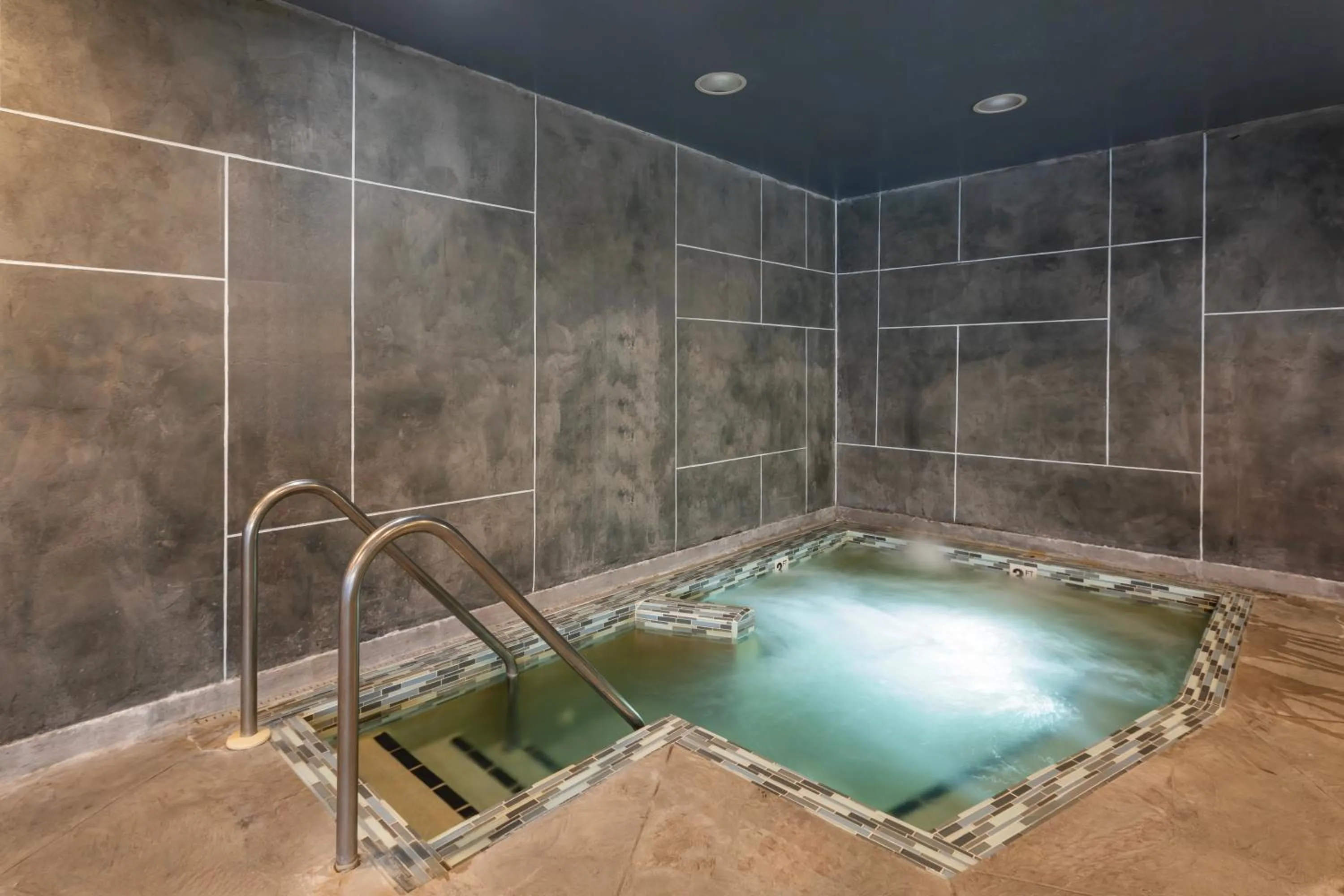 Hot Tub in Best Western Plus Milwaukee West