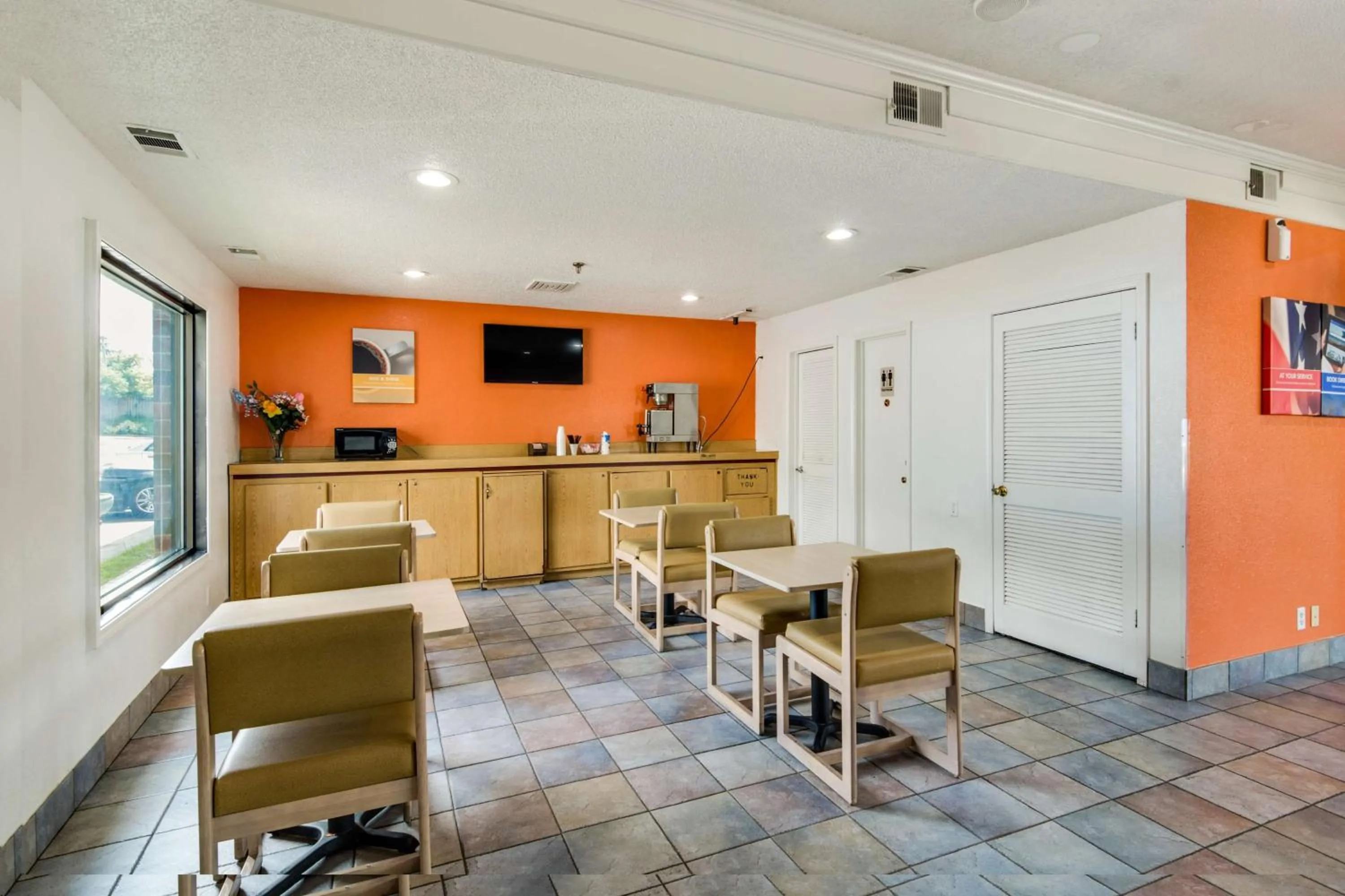Lobby or reception in Motel 6-Waukegan, IL