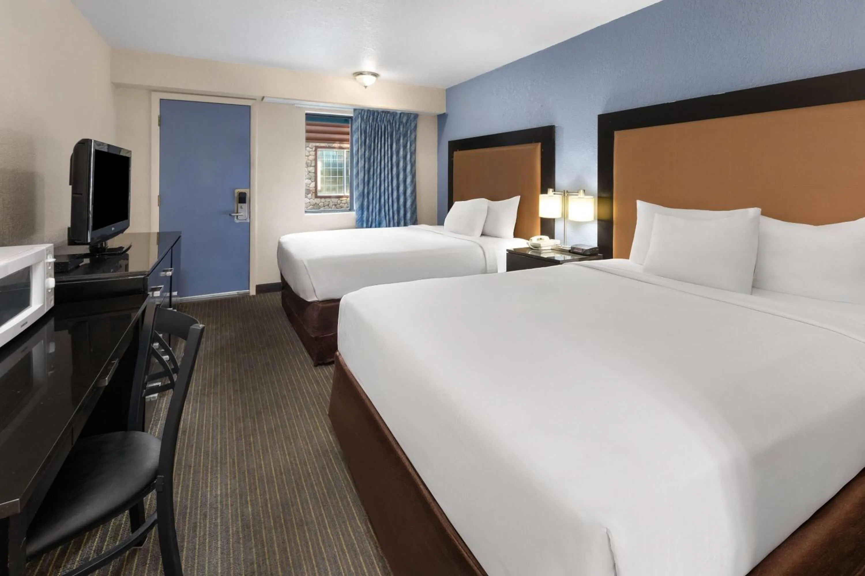 Photo of the whole room, Bed in Days Inn by Wyndham Mackinaw City - Bridgeview Area