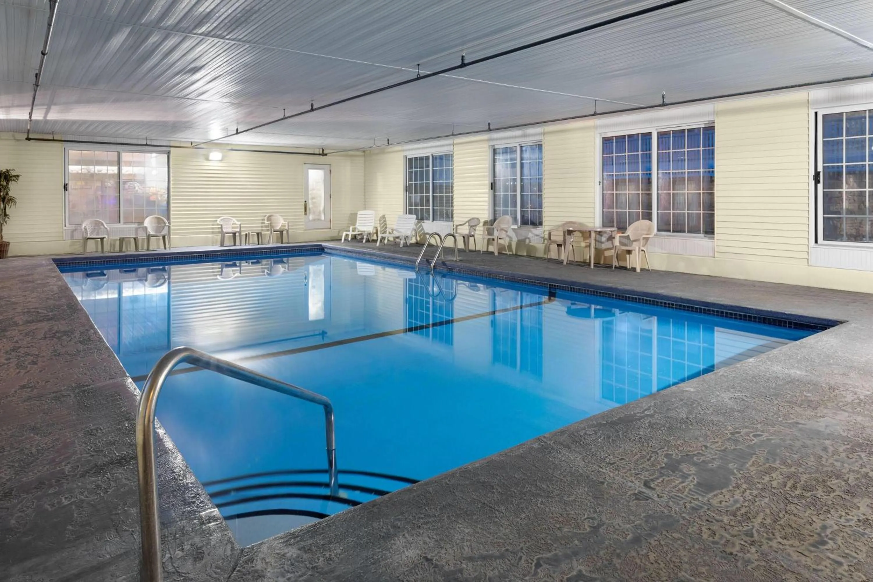 Swimming pool in Days Inn by Wyndham Mackinaw City - Bridgeview Area