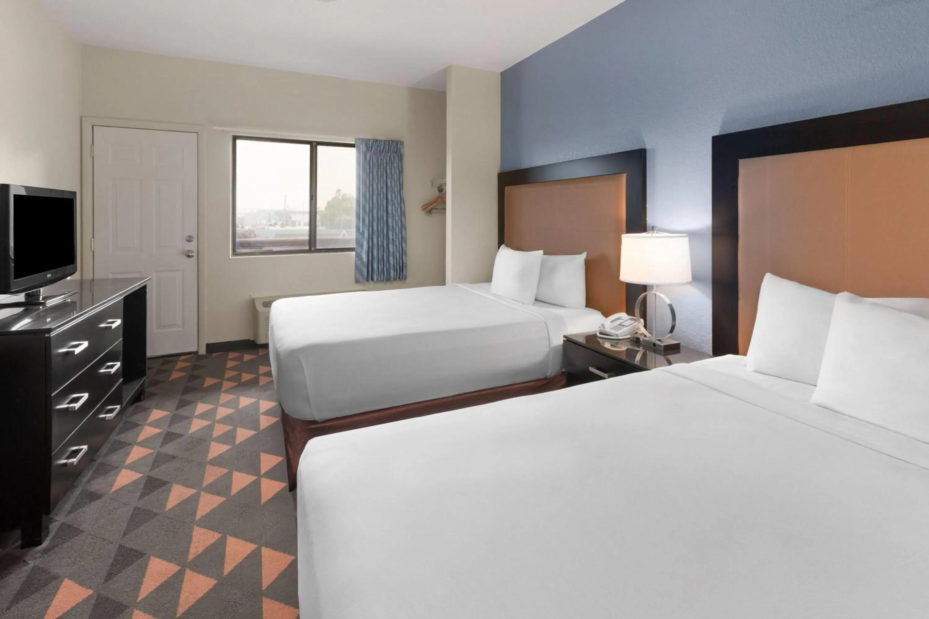 Photo of the whole room, Bed in Days Inn by Wyndham Mackinaw City - Bridgeview Area