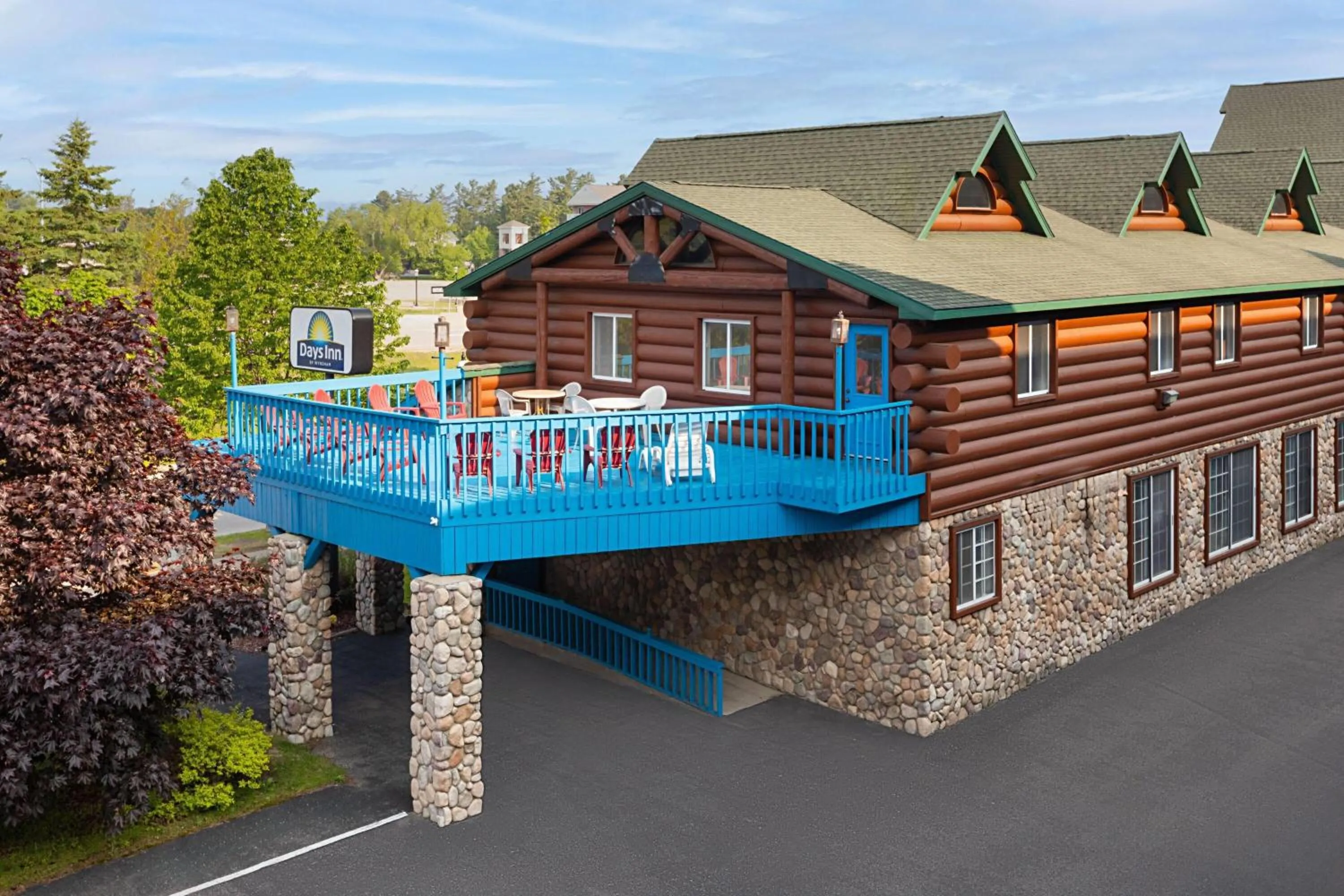 Property building in Days Inn by Wyndham Mackinaw City - Bridgeview Area