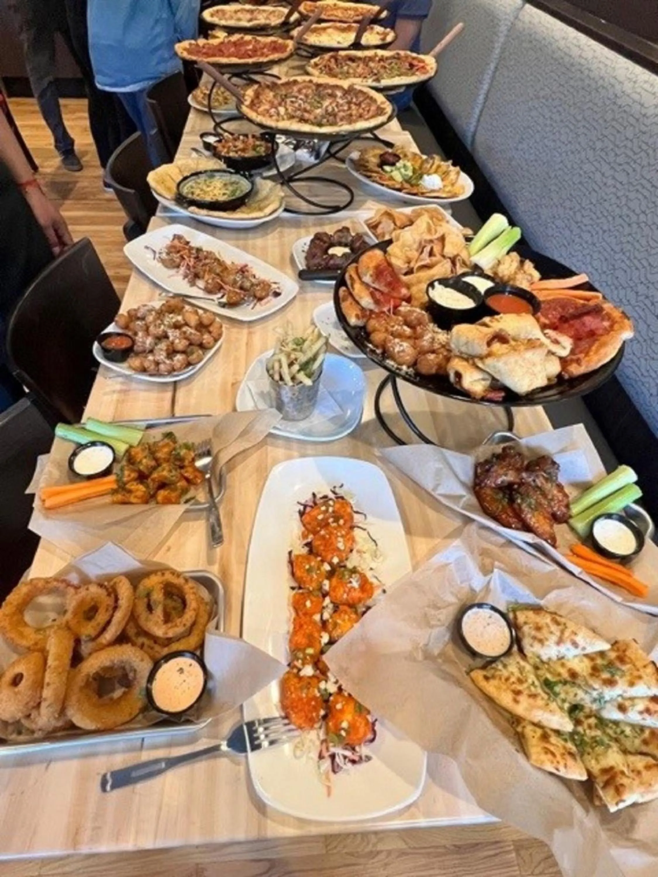 Restaurant/places to eat in Ramada by Wyndham Sioux Falls Airport - Waterpark Resort & Event Center