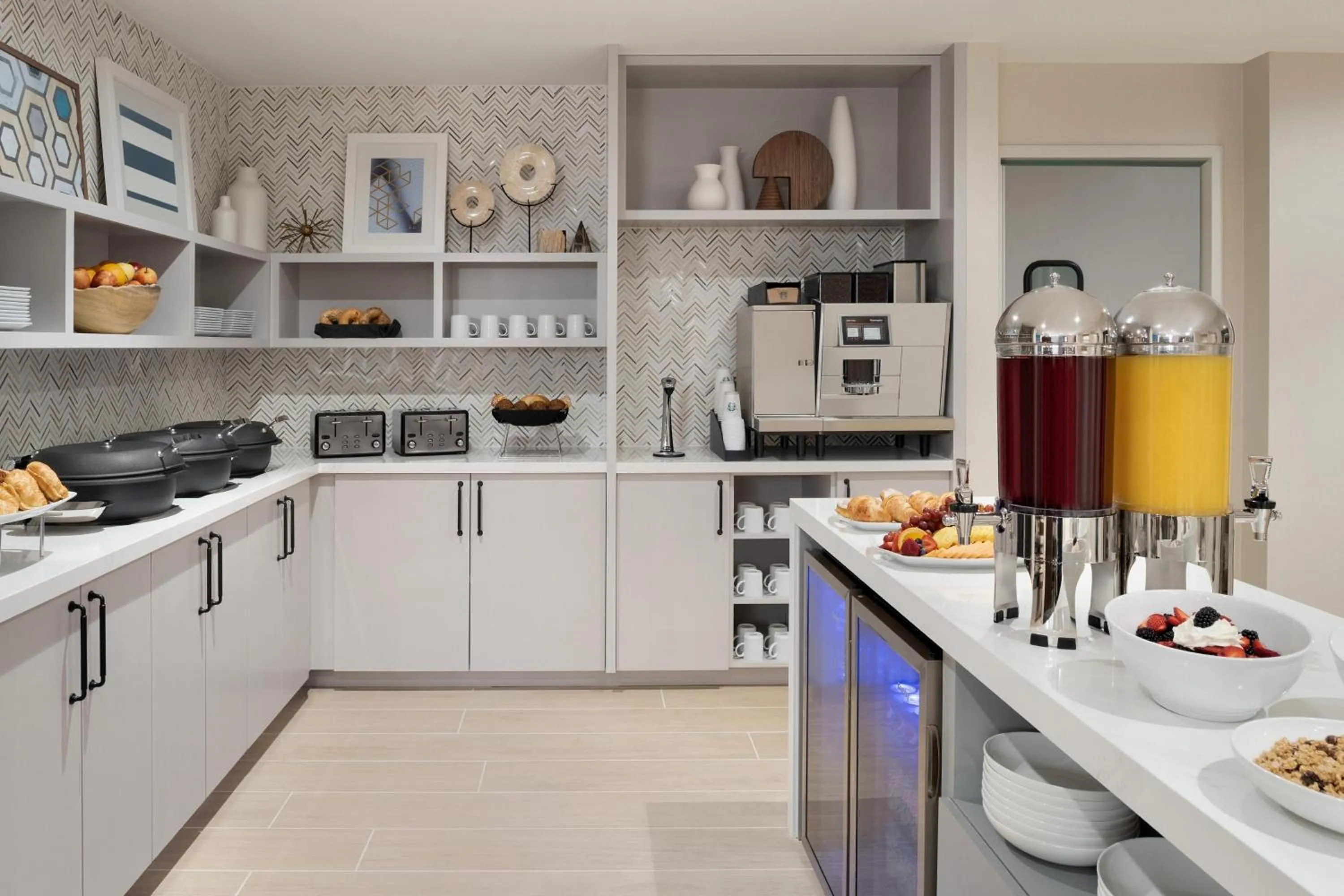 Lounge or bar in Sheraton Madison Hotel