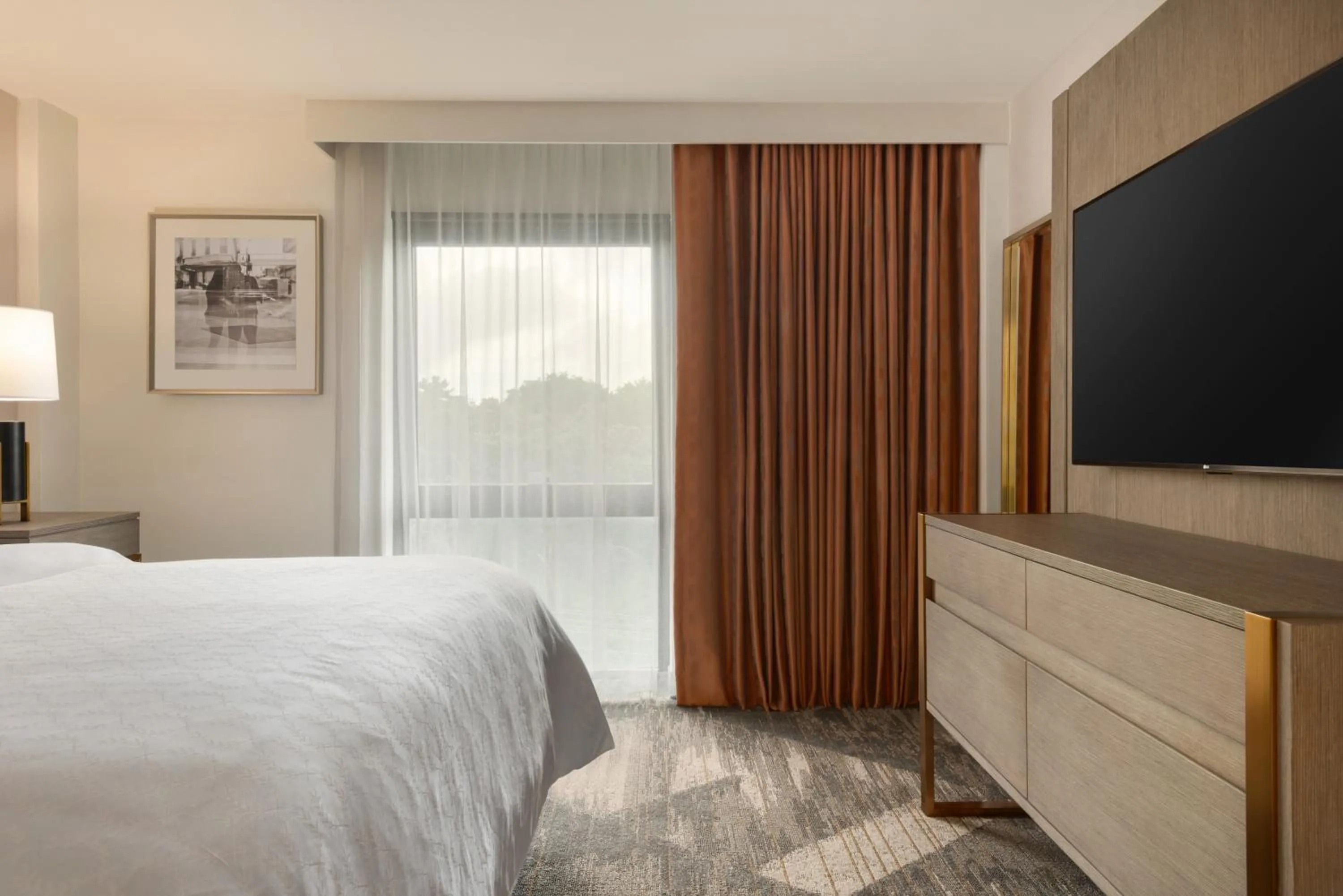 Bedroom, Bed in Madison Marriott South