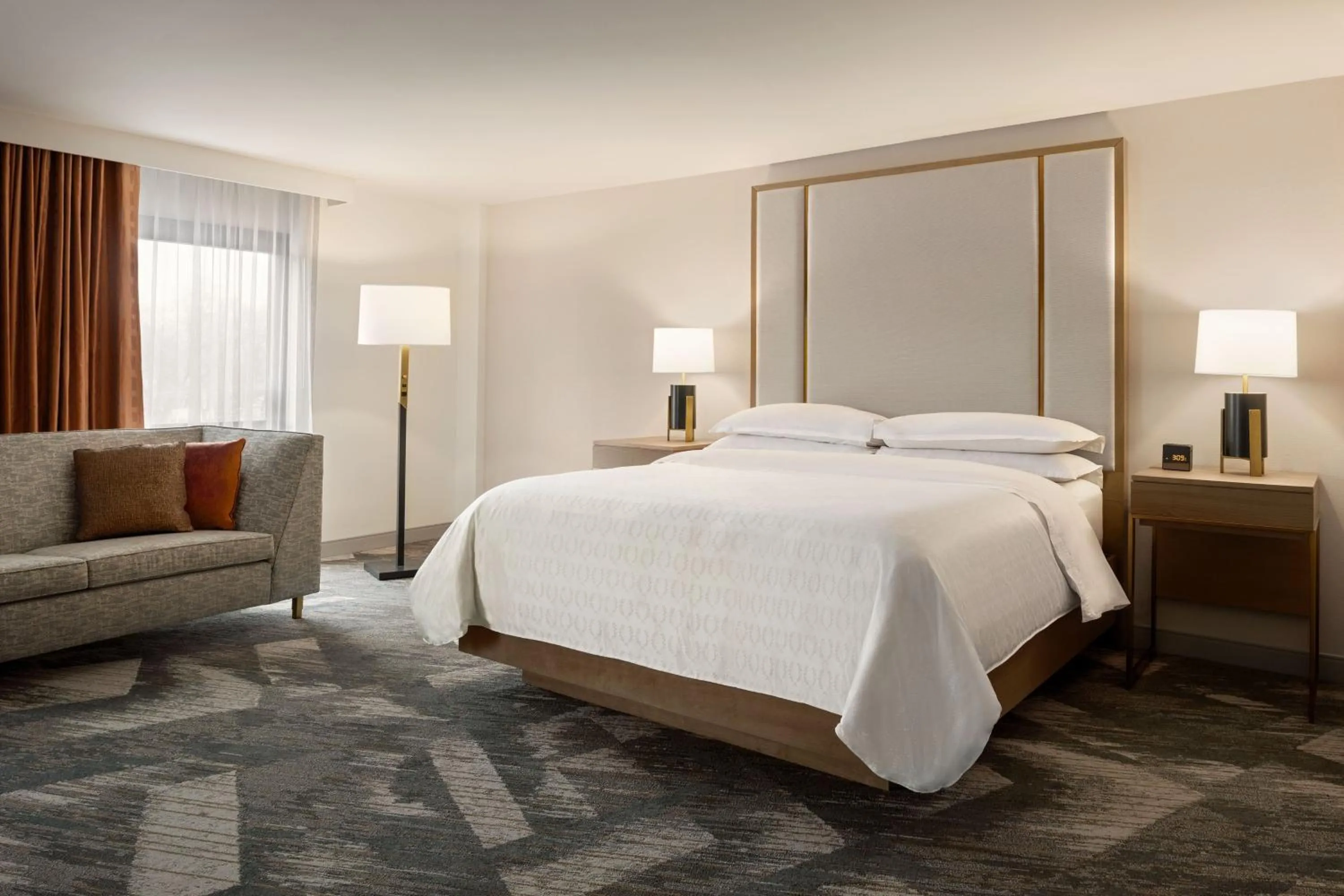 Photo of the whole room, Bed in Sheraton Madison Hotel