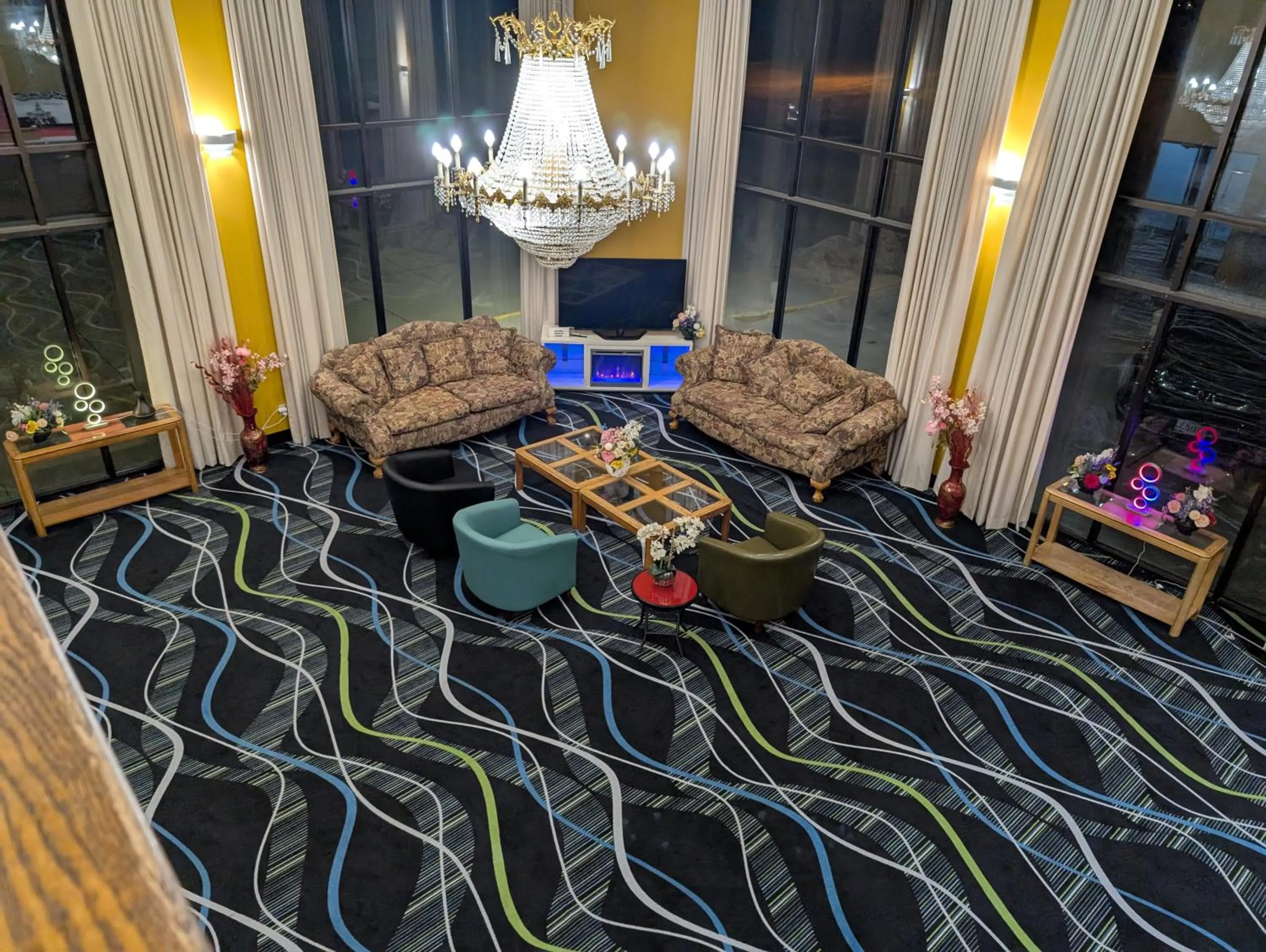 Communal lounge/ TV room in Super 8 by Wyndham Staunton