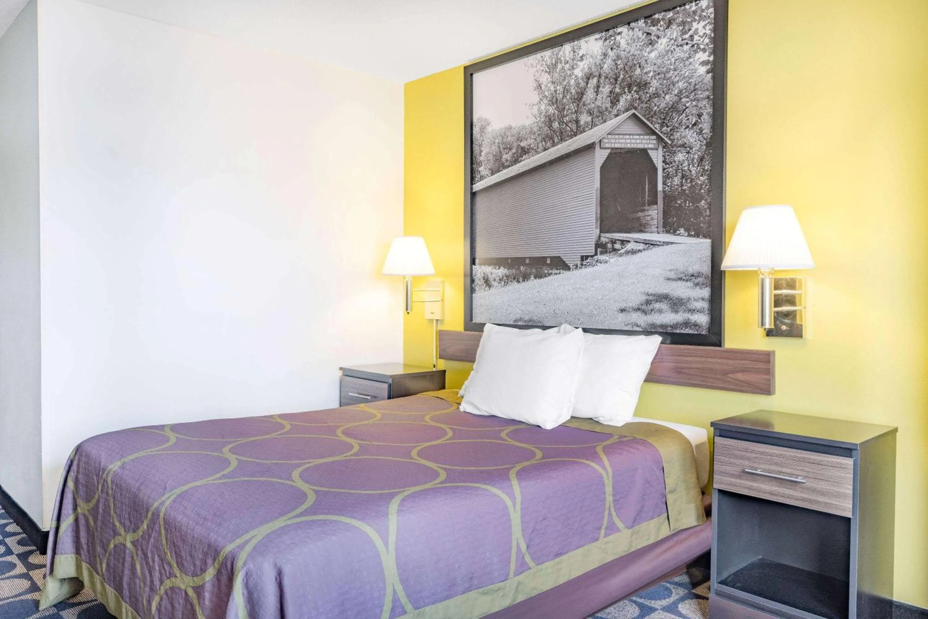 Photo of the whole room, Bed in Super 8 by Wyndham Danville