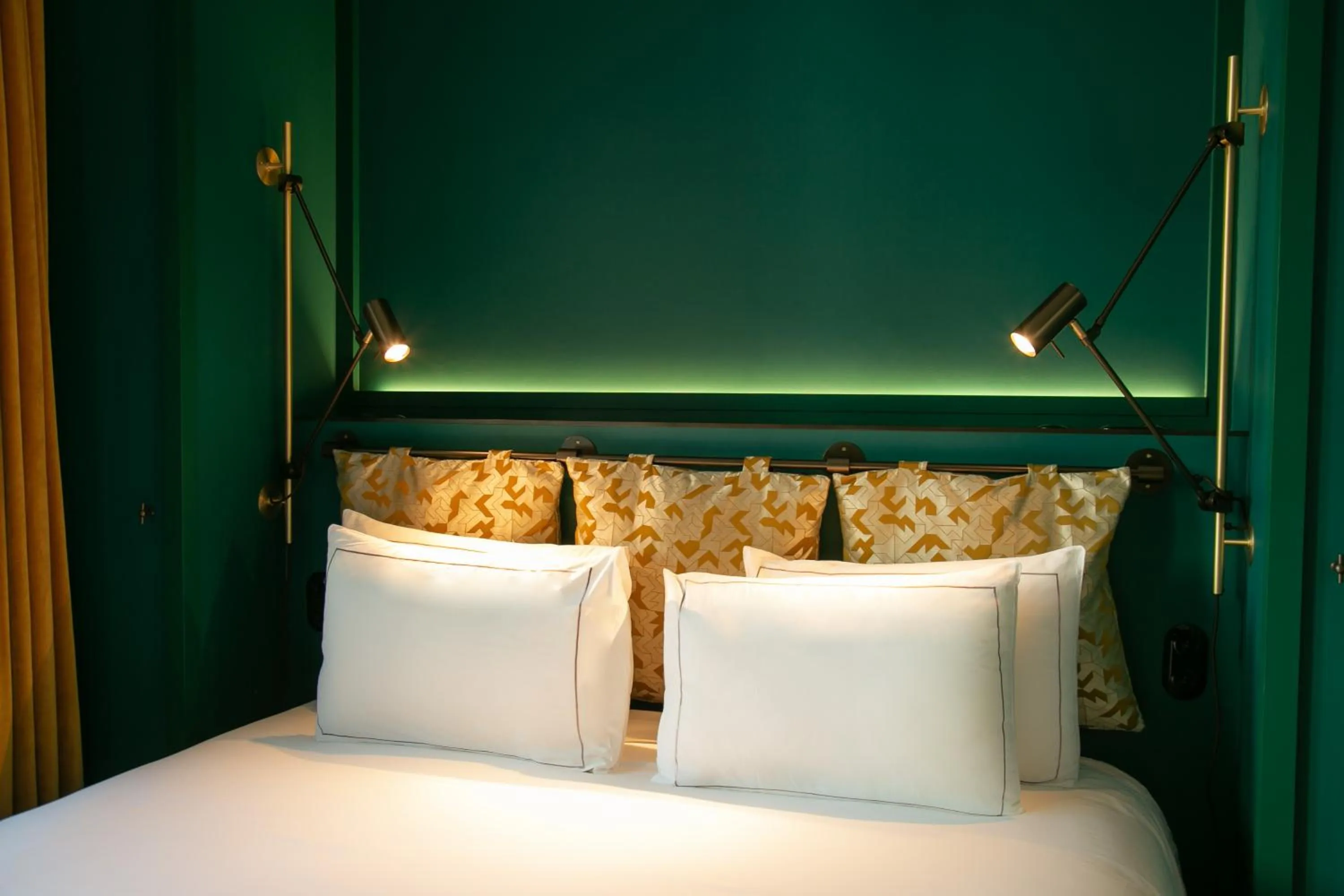 Bed in Hôtel Le Ballu