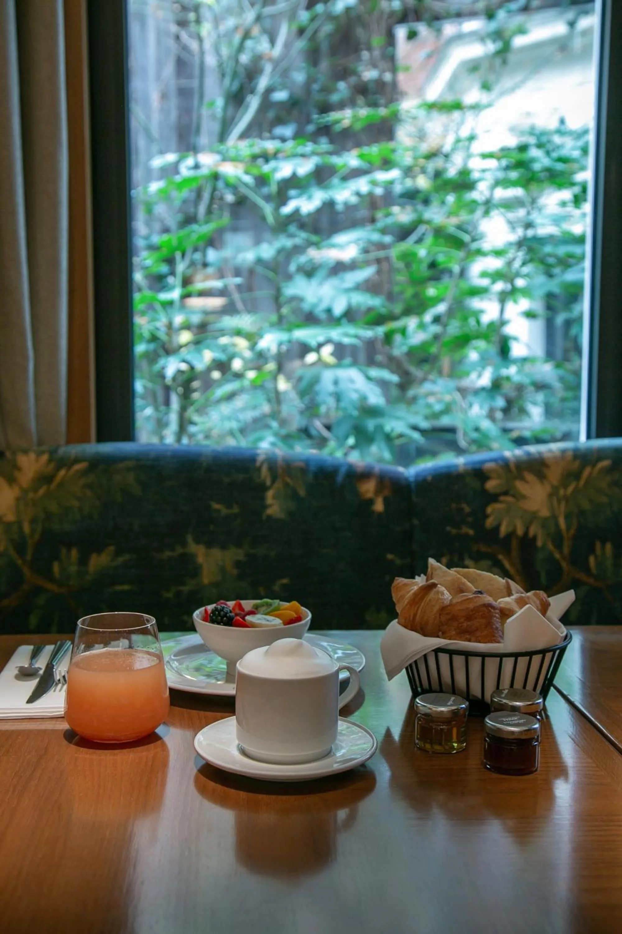 Breakfast in Hôtel Le Ballu