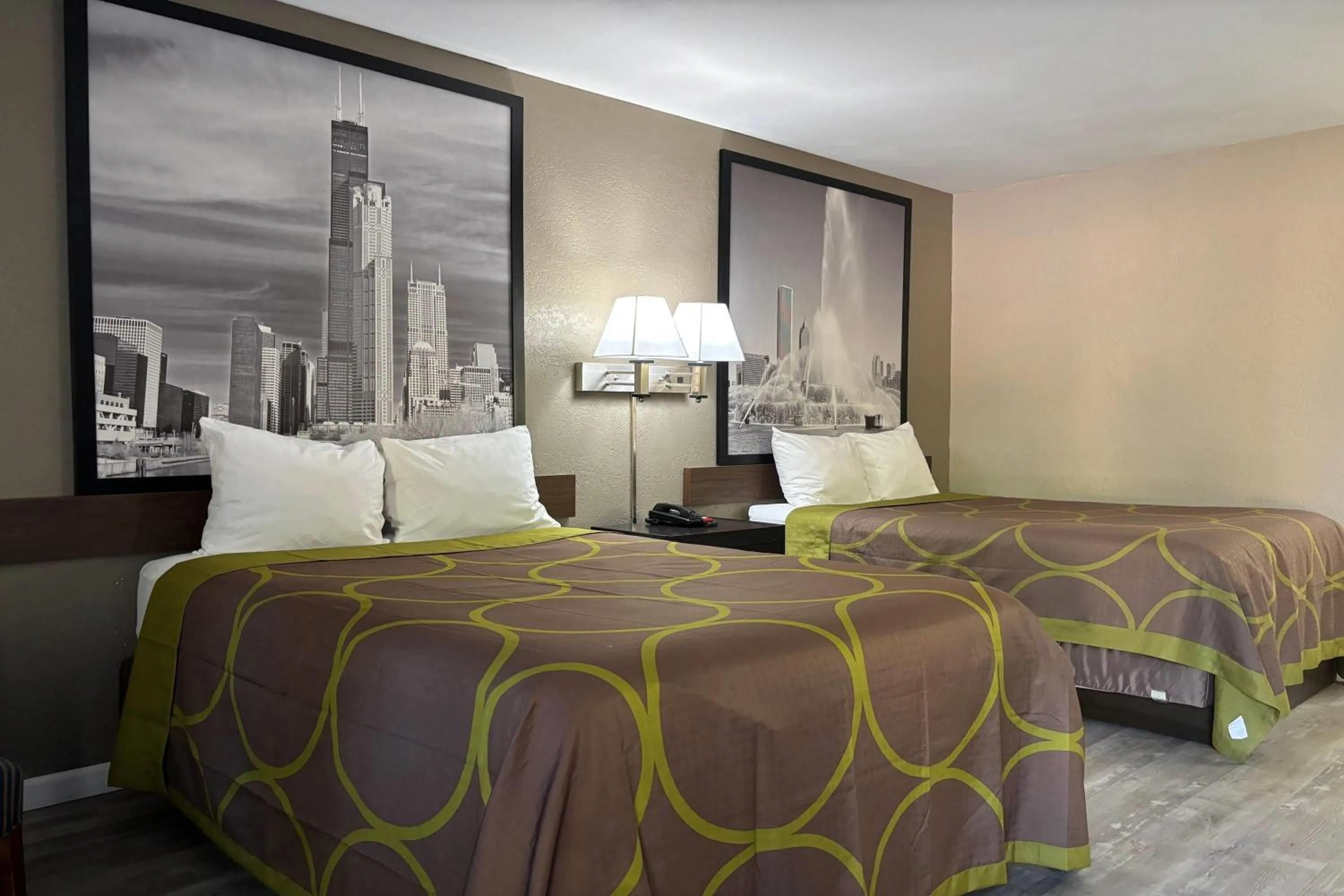 Photo of the whole room, Bed in Super 8 by Wyndham Taylorville IL