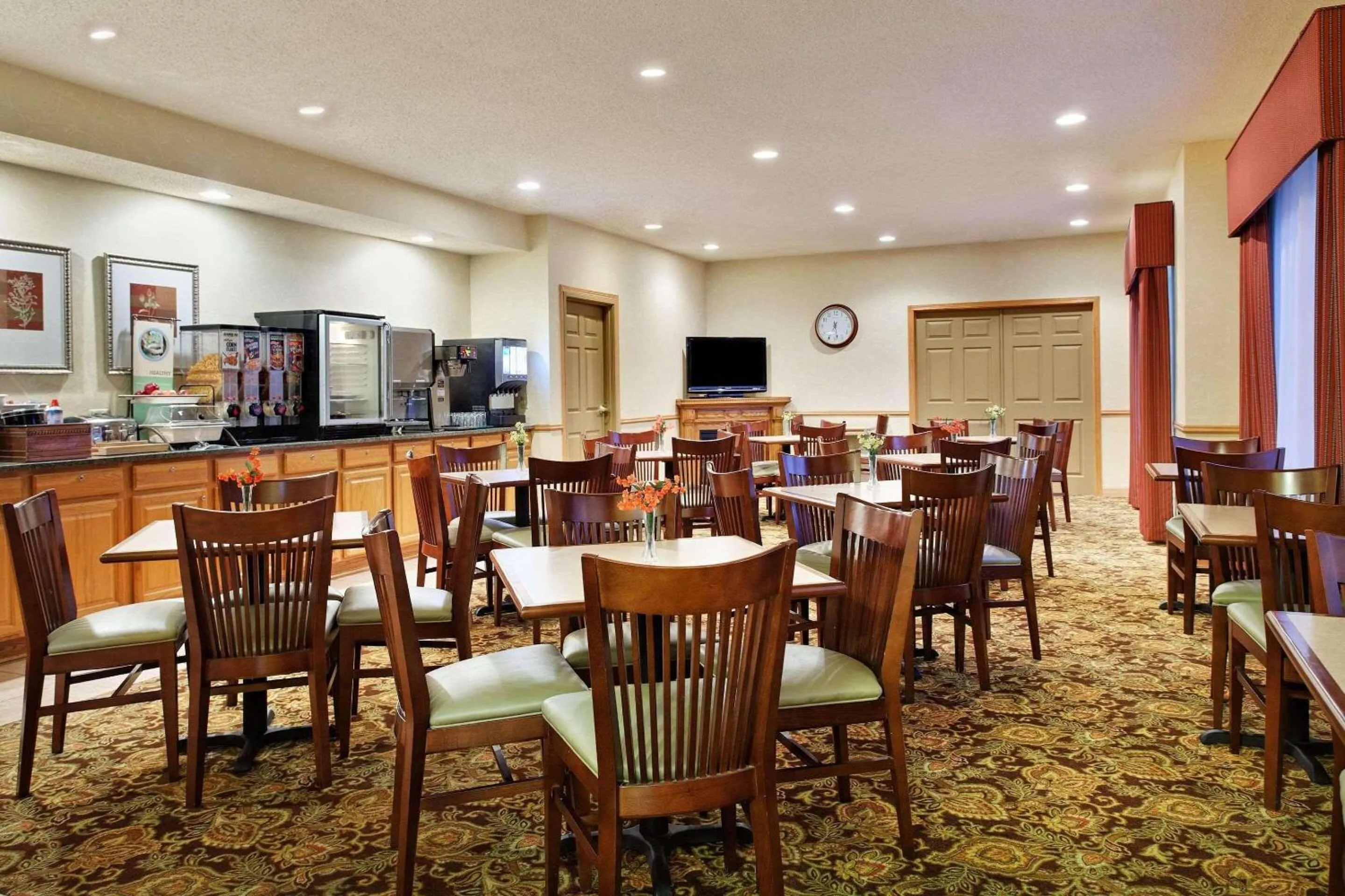 Breakfast in Country Inn & Suites by Radisson, Rock Falls, IL