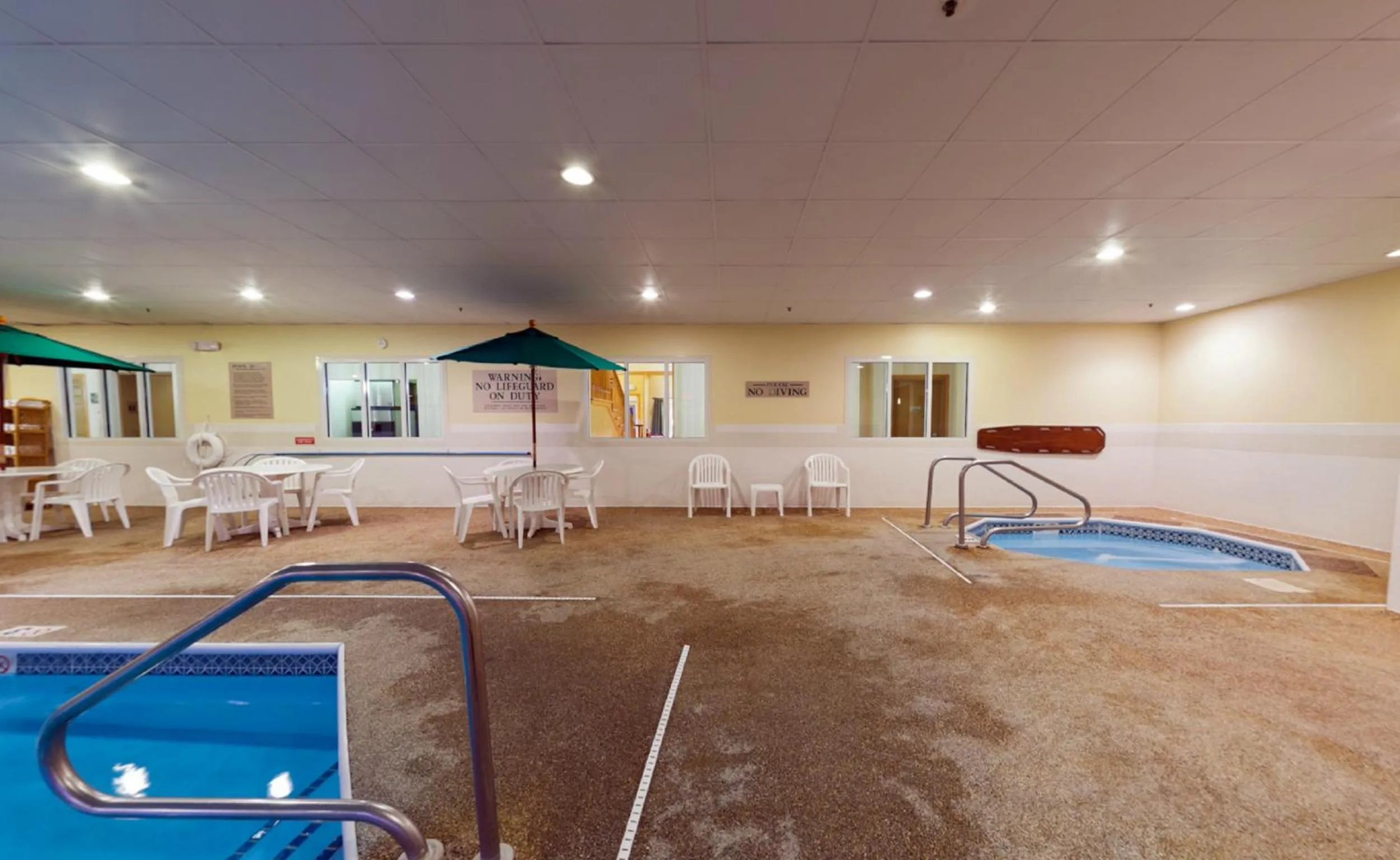 Swimming pool in Country Inn & Suites by Radisson, Rock Falls, IL