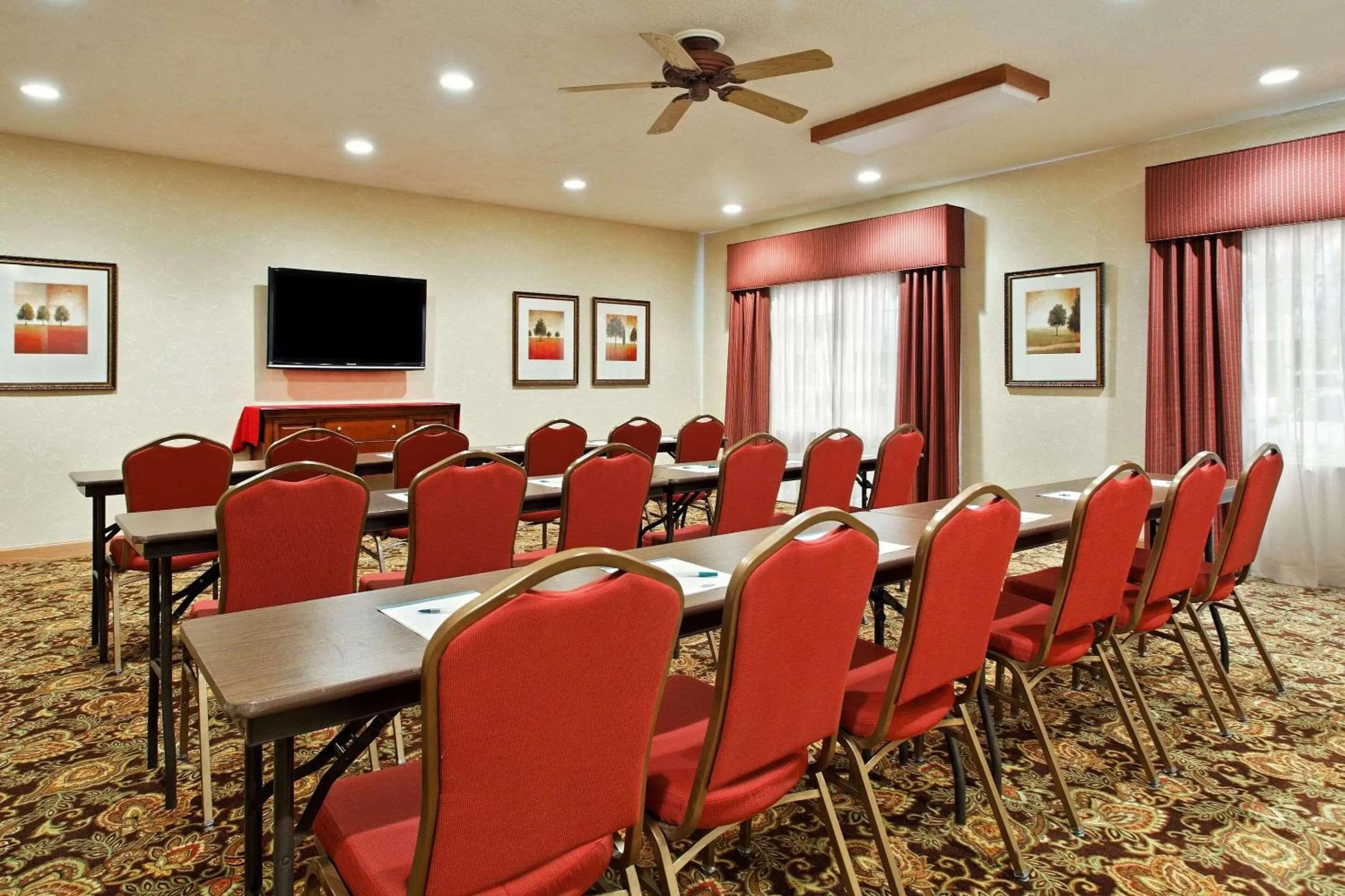 Meeting/conference room in Country Inn & Suites by Radisson, Rock Falls, IL